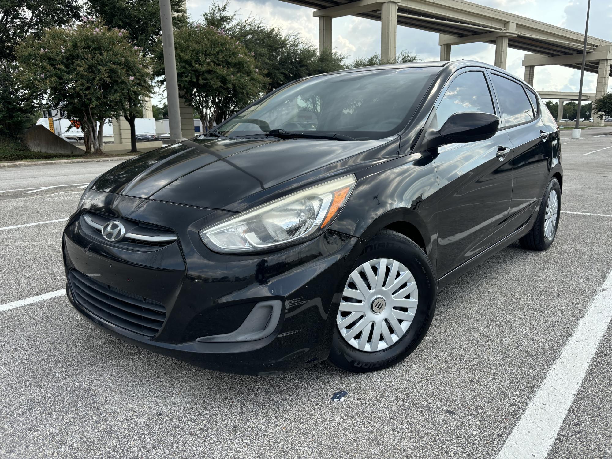 photo of 2016 Hyundai Accent SE 5-Door 6A