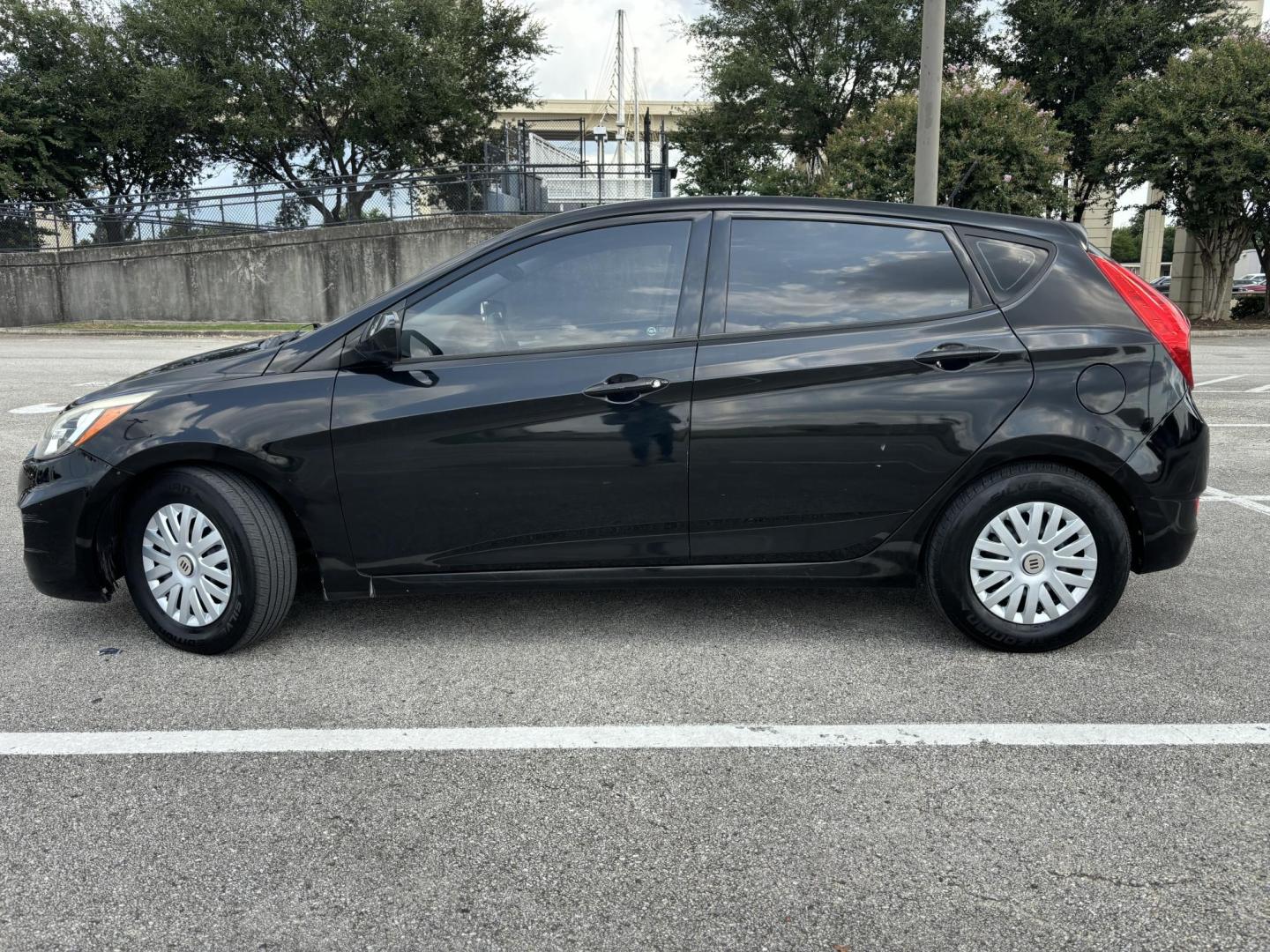 2016 Black Hyundai Accent SE 5-Door 6A (KMHCT5AE3GU) with an 1.6L L4 DOHC 16V engine, 6A transmission, located at 5005 Telephone Rd., Houston, TX, 77087, (713) 641-0980, 29.690666, -95.298683 - Photo#2