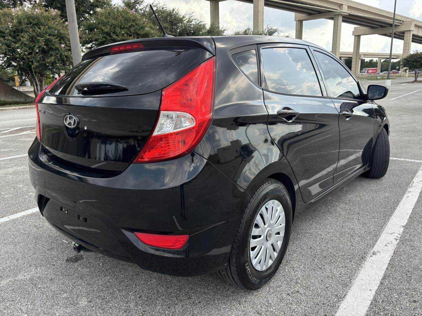 2016 Black Hyundai Accent SE 5-Door 6A (KMHCT5AE3GU) with an 1.6L L4 DOHC 16V engine, 6A transmission, located at 5005 Telephone Rd., Houston, TX, 77087, (713) 641-0980, 29.690666, -95.298683 - Photo#4
