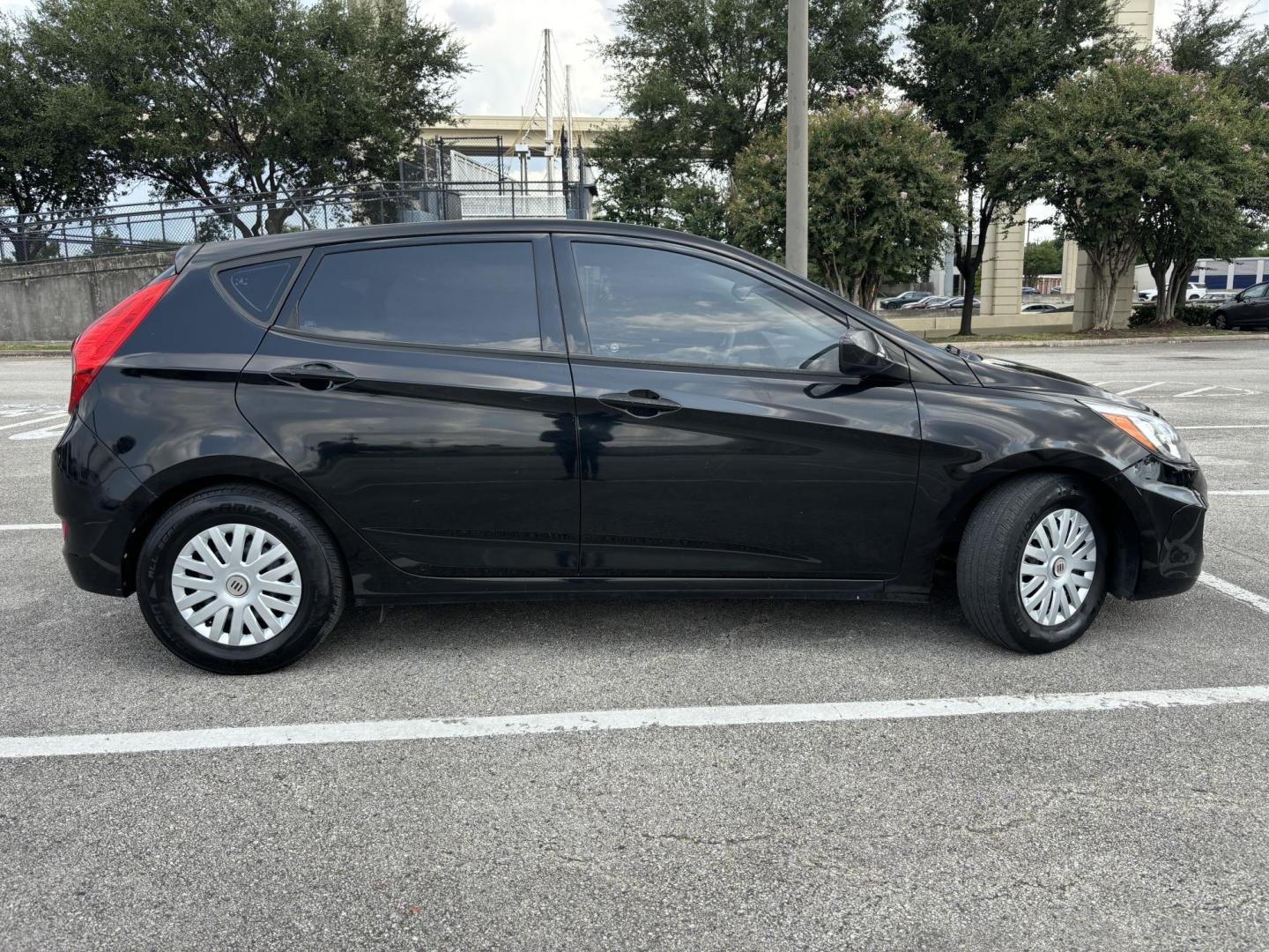 2016 Black Hyundai Accent SE 5-Door 6A (KMHCT5AE3GU) with an 1.6L L4 DOHC 16V engine, 6A transmission, located at 5005 Telephone Rd., Houston, TX, 77087, (713) 641-0980, 29.690666, -95.298683 - Photo#5
