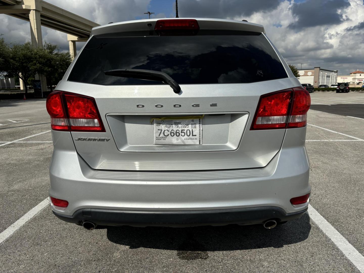 2014 Silver Dodge Journey SXT (3C4PDCBG6ET) with an 3.6L V6 DOHC 24V engine, 6-Speed Automatic transmission, located at 5005 Telephone Rd., Houston, TX, 77087, (713) 641-0980, 29.690666, -95.298683 - Photo#3
