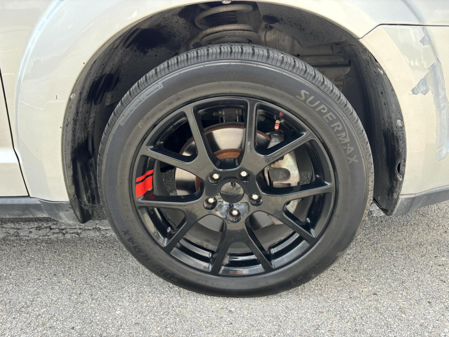 2014 Silver Dodge Journey SXT (3C4PDCBG6ET) with an 3.6L V6 DOHC 24V engine, 6-Speed Automatic transmission, located at 5005 Telephone Rd., Houston, TX, 77087, (713) 641-0980, 29.690666, -95.298683 - Photo#6