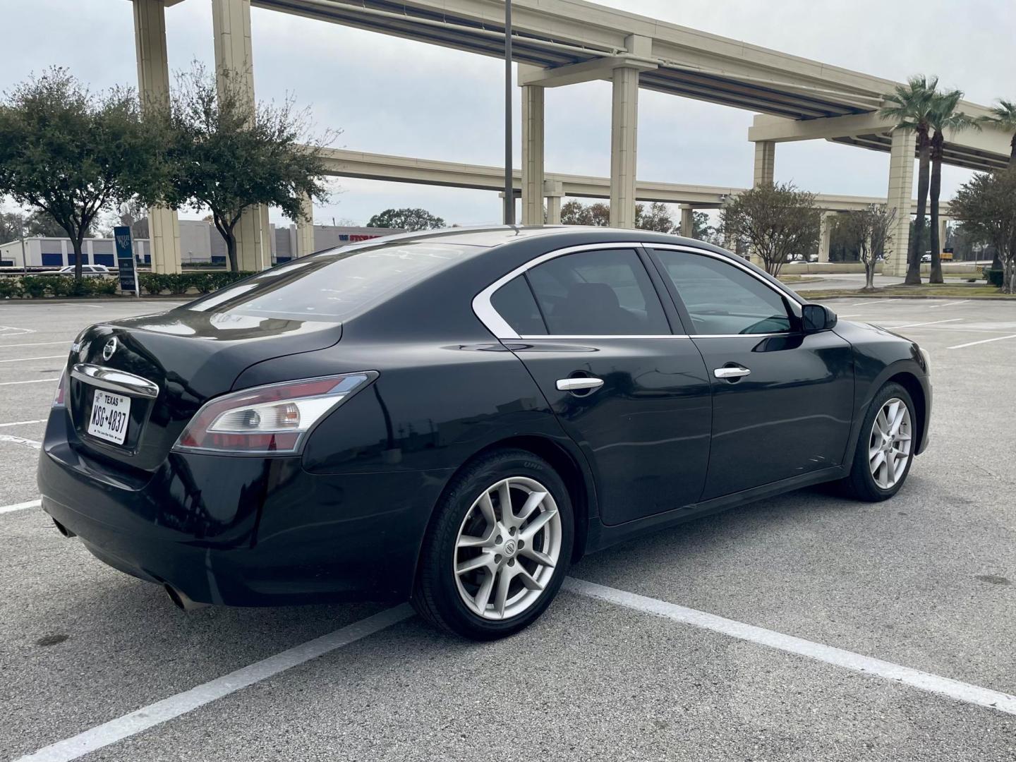 2014 Black Nissan Maxima SV (1N4AA5AP1EC) with an 3.5L V6 DOHC 24V engine, Continuously Variable Transmission transmission, located at 5005 Telephone Rd., Houston, TX, 77087, (713) 641-0980, 29.690666, -95.298683 - Photo#2