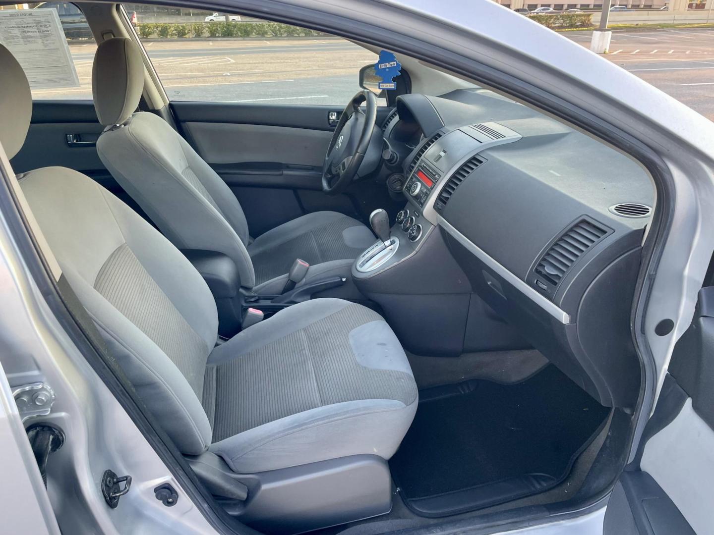 2011 Silver Nissan Sentra 2.0 (3N1AB6APXBL) with an 2.0L L4 DOHC 16V engine, Continuously Variable Transmisson transmission, located at 5005 Telephone Rd., Houston, TX, 77087, (713) 641-0980, 29.690666, -95.298683 - Photo#5