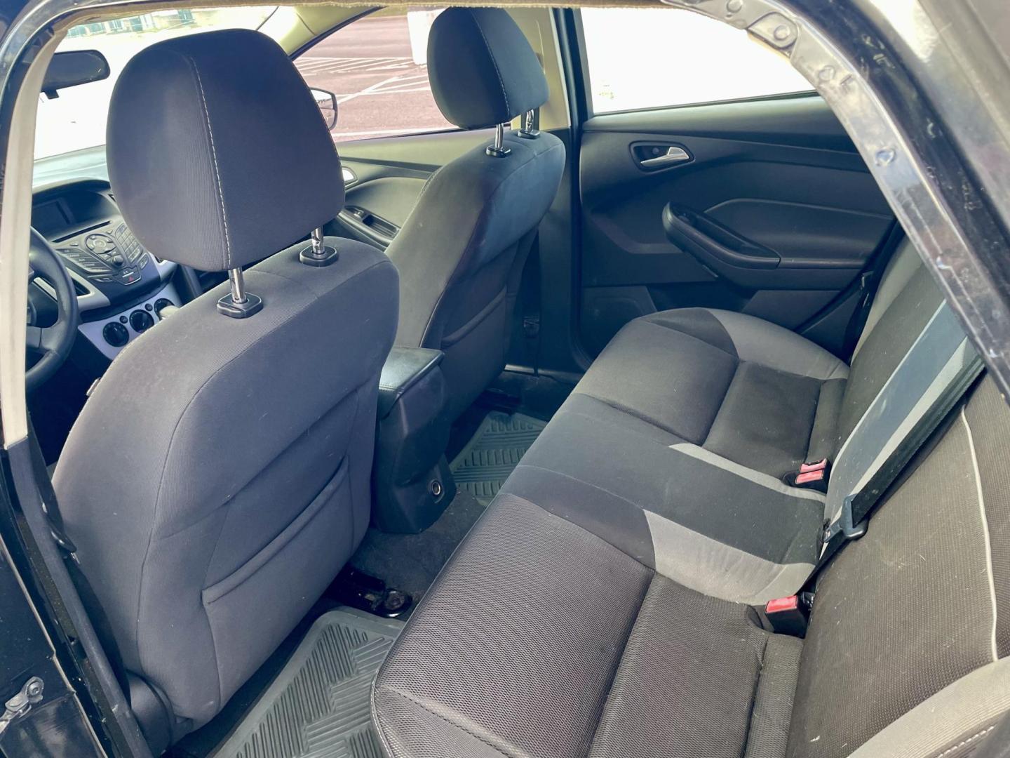 2013 Black Ford Focus SE Sedan (1FADP3F23DL) with an 2.0L L4 DOHC 16V engine, located at 5005 Telephone Rd., Houston, TX, 77087, (713) 641-0980, 29.690666, -95.298683 - Photo#3