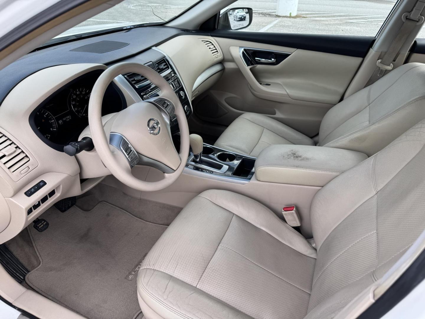 2013 white Nissan Altima 3.5 SV (1N4BL3AP9DC) with an 3.5L V6 DOHC 24V engine, Continuously Variable Transmission transmission, located at 5005 Telephone Rd., Houston, TX, 77087, (713) 641-0980, 29.690666, -95.298683 - Photo#4