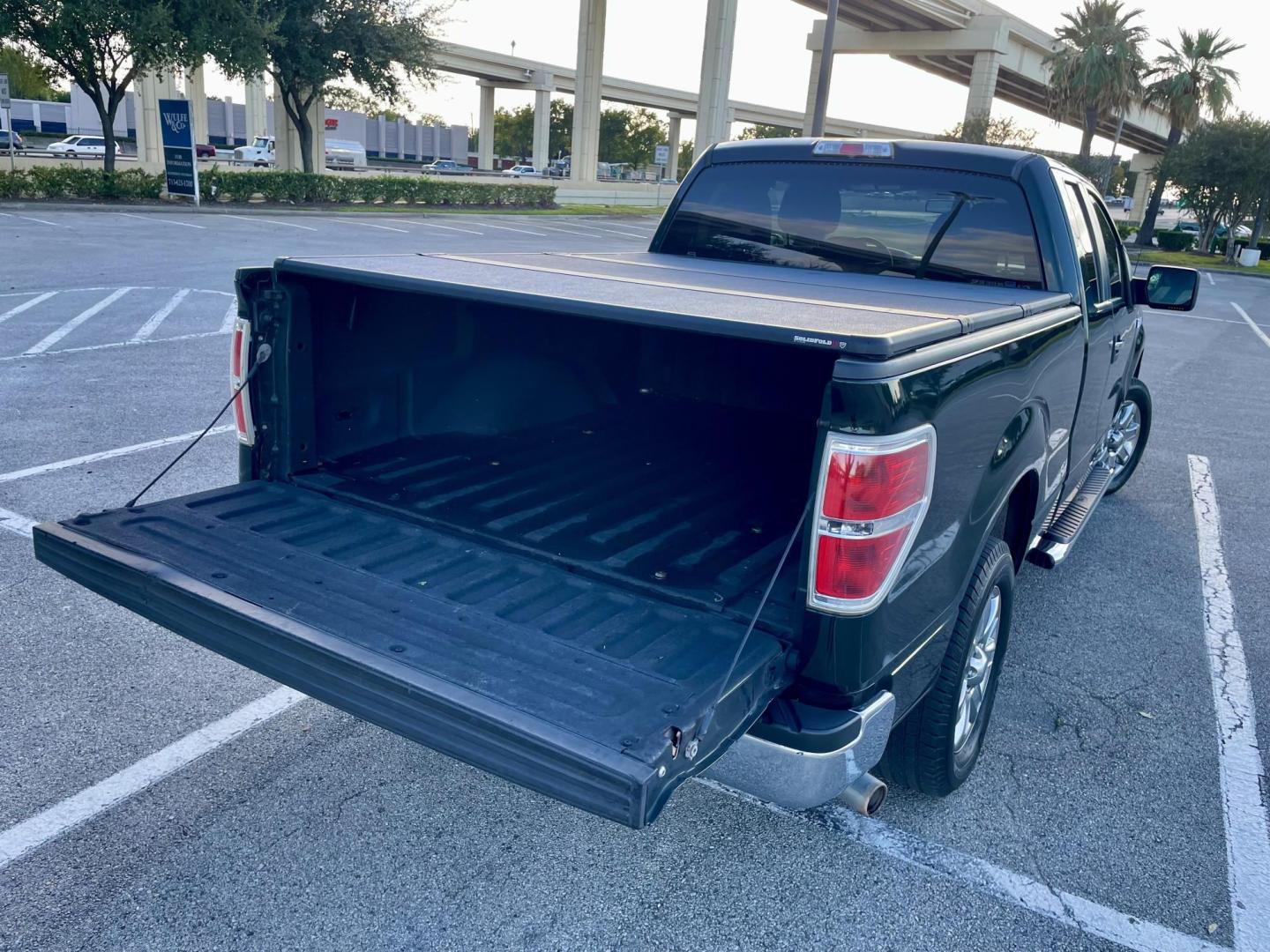 2013 Green Ford F-150 XLT SuperCab 8-ft. Bed 2WD (1FTEX1CM8DK) with an 3.7L V6 DOHC 24V engine, 6-Speed Automatic transmission, located at 5005 Telephone Rd., Houston, TX, 77087, (713) 641-0980, 29.690666, -95.298683 - Photo#2