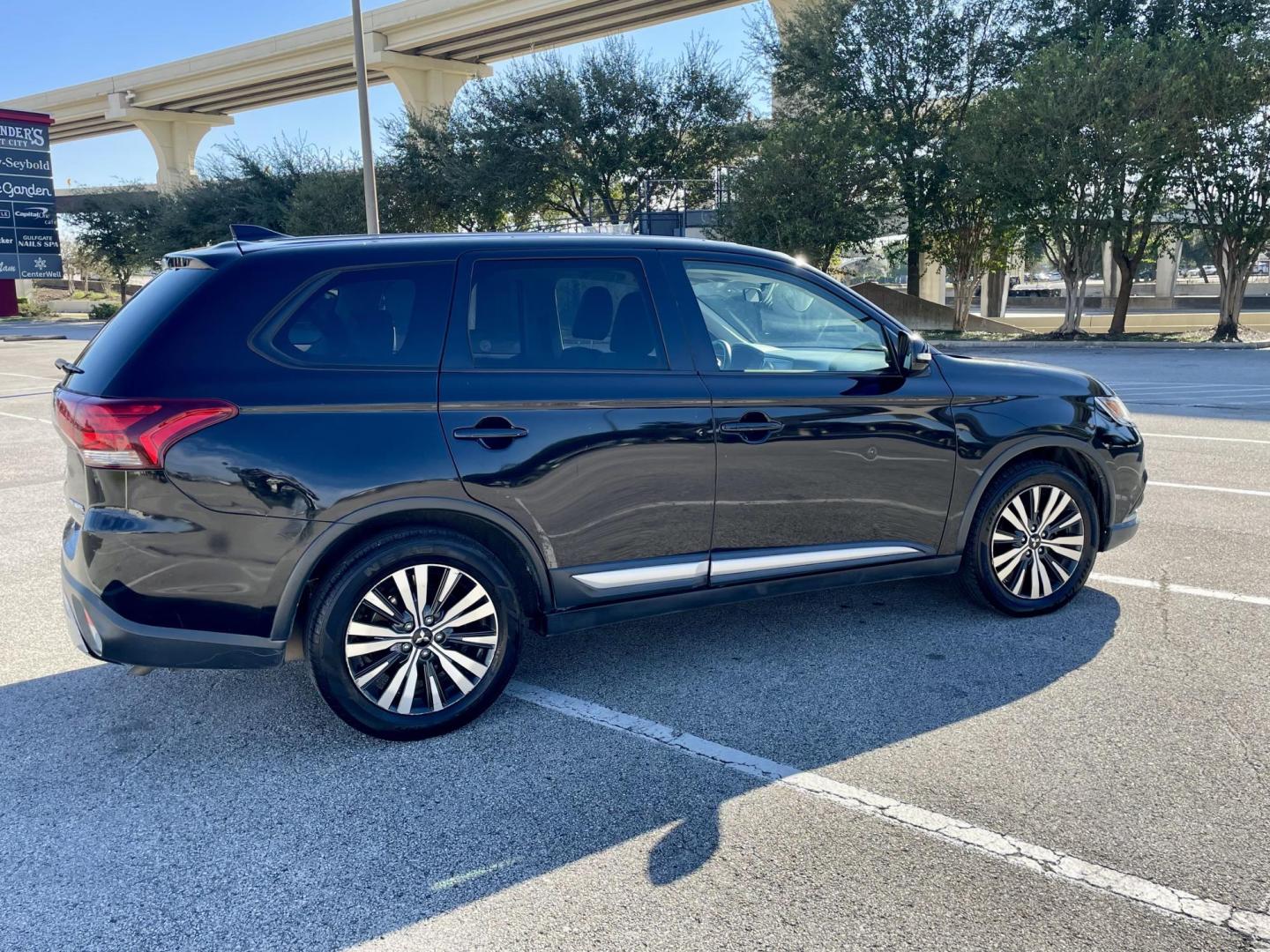 2019 Black Mitsubishi Outlander SE 2WD (JA4AD3A39KZ) with an 2.4L L4 DOHC 16V engine, CVT transmission, located at 5005 Telephone Rd., Houston, TX, 77087, (713) 641-0980, 29.690666, -95.298683 - Photo#2