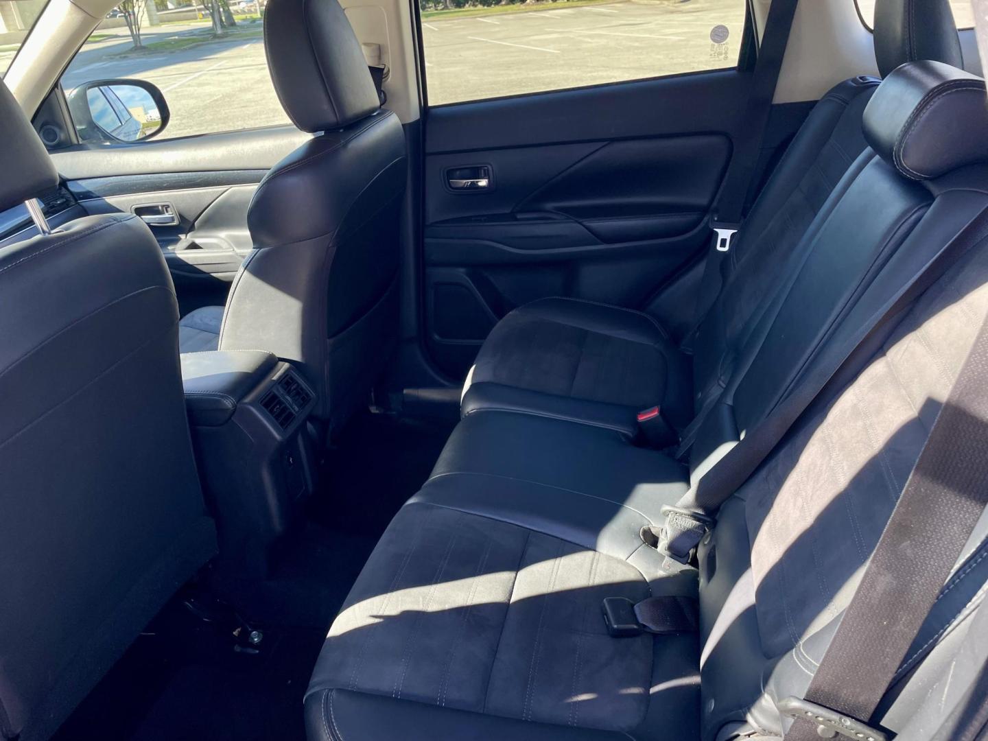 2019 Black Mitsubishi Outlander SE 2WD (JA4AD3A39KZ) with an 2.4L L4 DOHC 16V engine, CVT transmission, located at 5005 Telephone Rd., Houston, TX, 77087, (713) 641-0980, 29.690666, -95.298683 - Photo#5