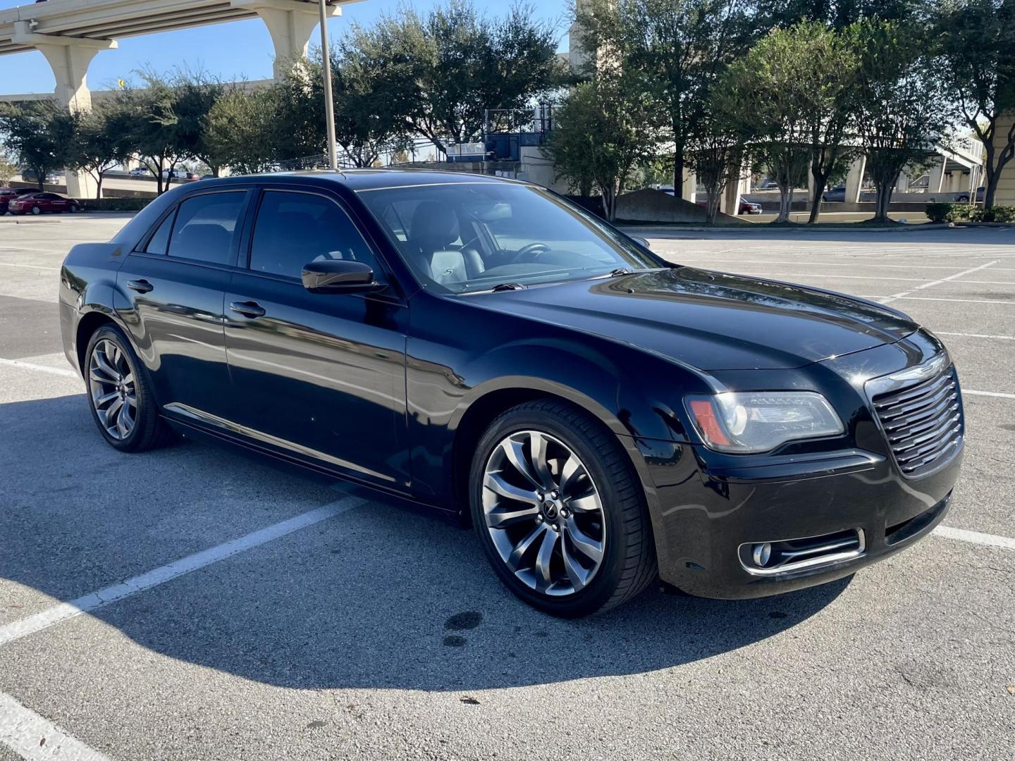 2014 Black Chrysler 300 S V6 RWD (2C3CCABG8EH) with an 3.6L V6 DOHC 24V engine, 8-Speed Automatic transmission, located at 5005 Telephone Rd., Houston, TX, 77087, (713) 641-0980, 29.690666, -95.298683 - Photo#2