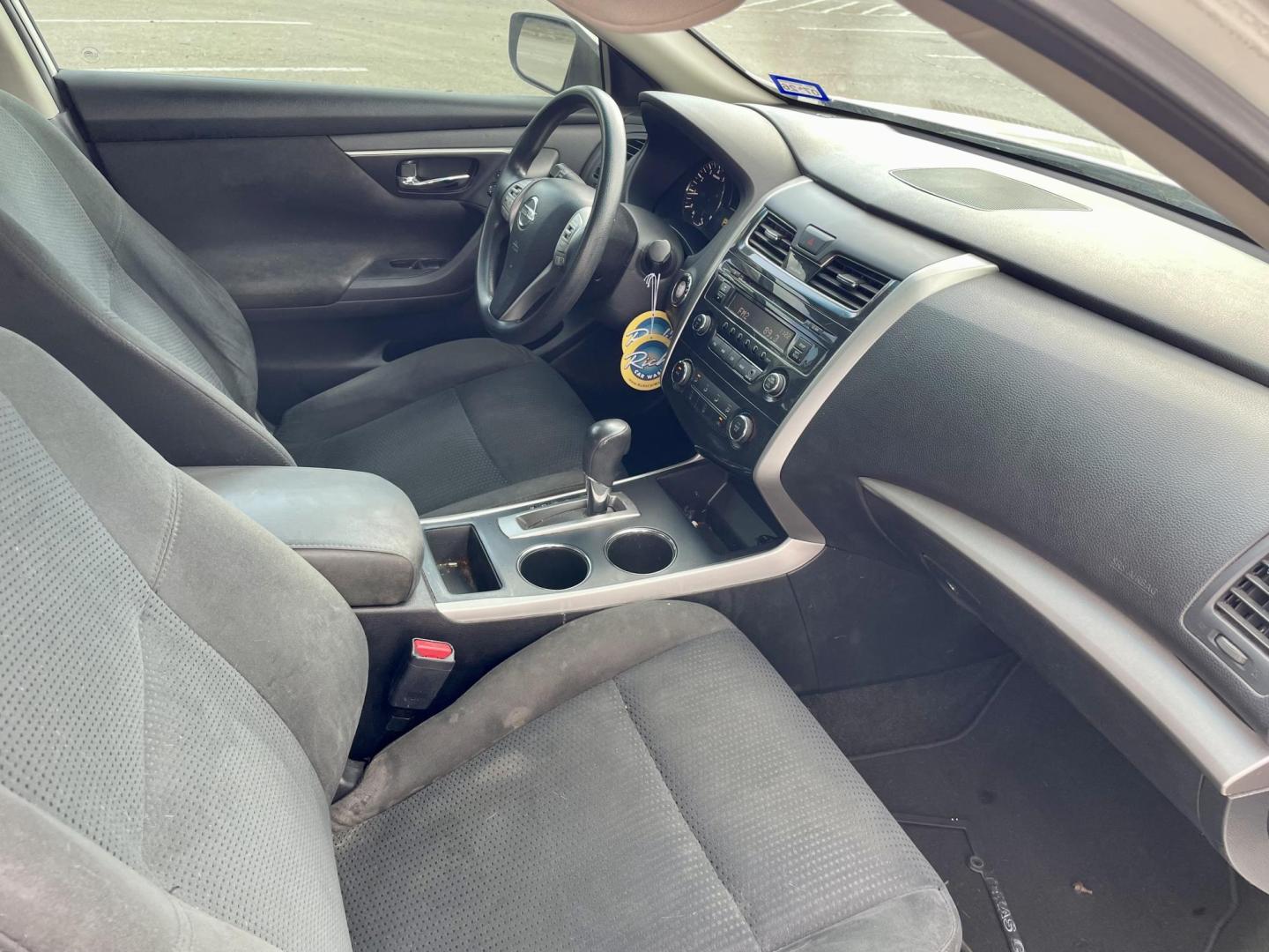 2015 white Nissan Altima 2.5 S (1N4AL3AP7FN) with an 2.5L L4 DOHC 16V engine, Continuously Variable Transmission transmission, located at 5005 Telephone Rd., Houston, TX, 77087, (713) 641-0980, 29.690666, -95.298683 - Photo#4