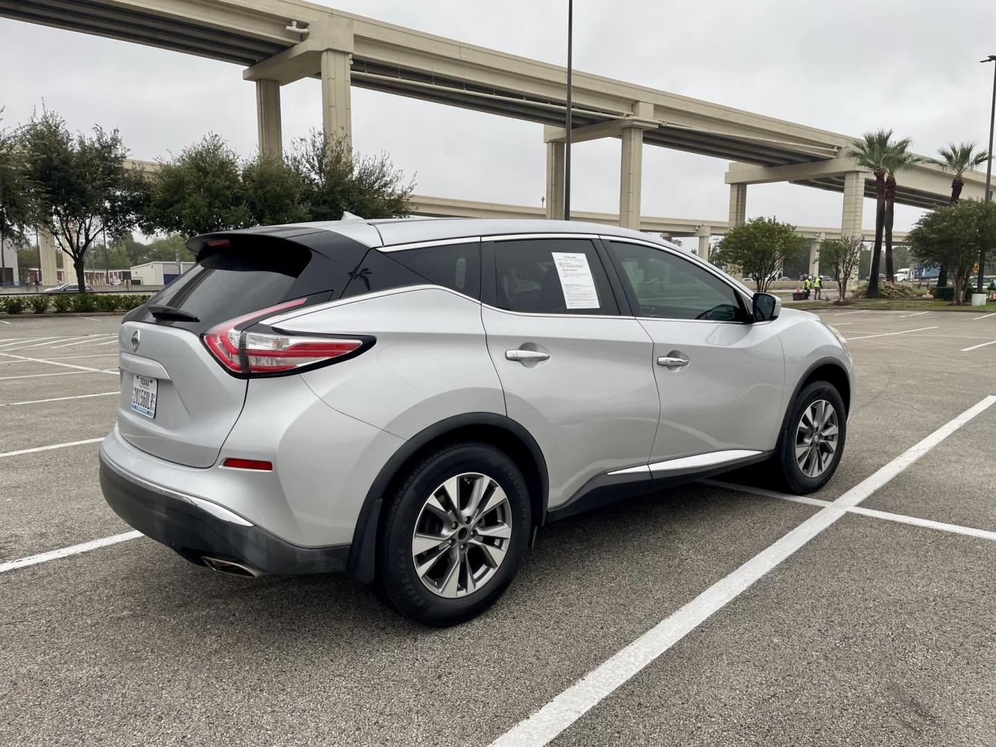 2015 silver Nissan Murano Platinum FWD (5N1AZ2MG2FN) with an 3.5L V6 DOHC 24V engine, Continuously Variable Transmission transmission, located at 5005 Telephone Rd., Houston, TX, 77087, (713) 641-0980, 29.690666, -95.298683 - Photo#2