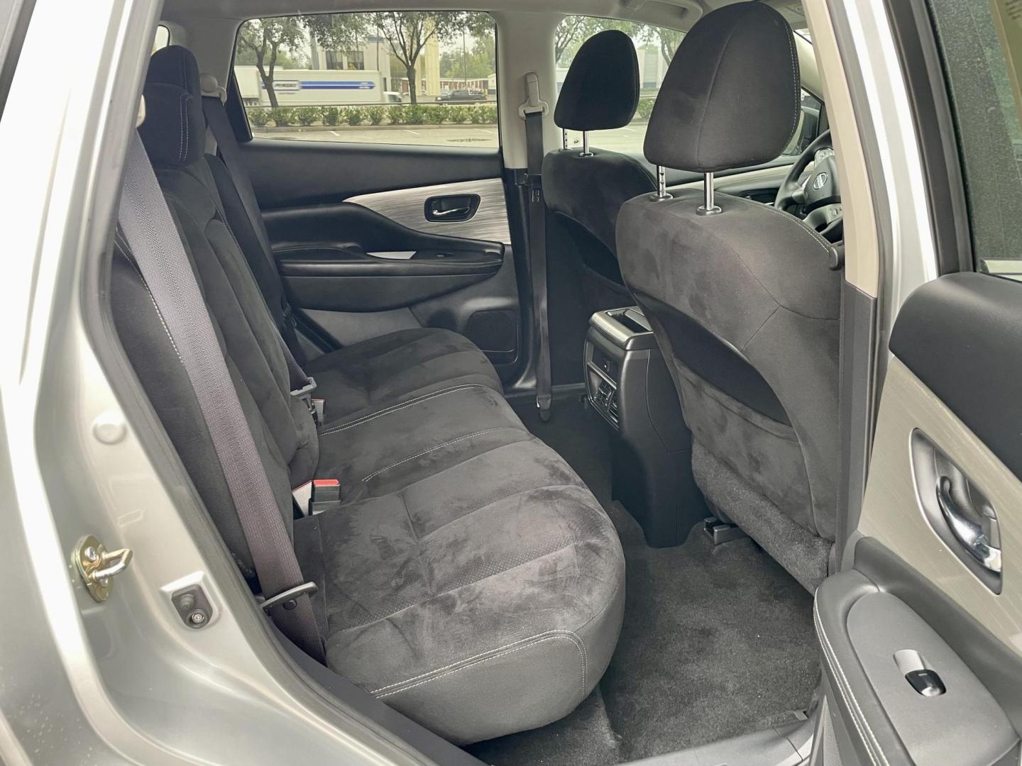 2015 silver Nissan Murano Platinum FWD (5N1AZ2MG2FN) with an 3.5L V6 DOHC 24V engine, Continuously Variable Transmission transmission, located at 5005 Telephone Rd., Houston, TX, 77087, (713) 641-0980, 29.690666, -95.298683 - Photo#4