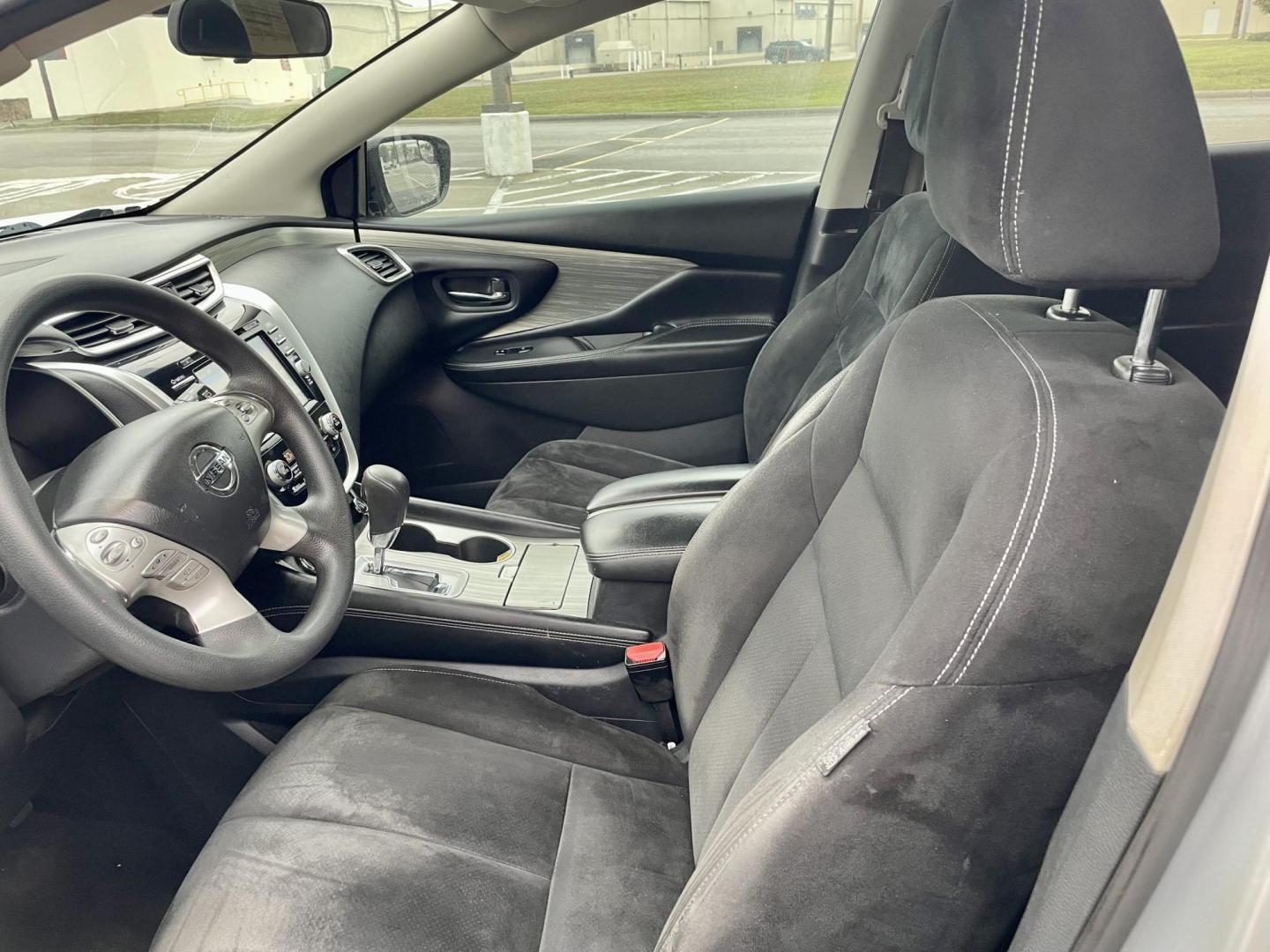2015 silver Nissan Murano Platinum FWD (5N1AZ2MG2FN) with an 3.5L V6 DOHC 24V engine, Continuously Variable Transmission transmission, located at 5005 Telephone Rd., Houston, TX, 77087, (713) 641-0980, 29.690666, -95.298683 - Photo#5