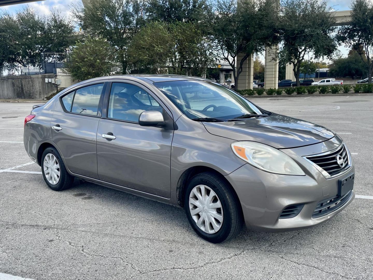 2014 Gray Nissan Versa 1.6 S 5M (3N1CN7AP3EL) with an 1.6L L4 DOHC 16V engine, 5-Speed Manual transmission, located at 5005 Telephone Rd., Houston, TX, 77087, (713) 641-0980, 29.690666, -95.298683 - Photo#3