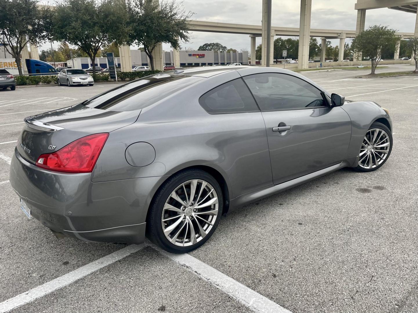 2012 Gray Infiniti G Coupe Sport 6MT (JN1CV6EK5CM) with an 3.7L V6 DOHC 24V engine, 6-Speed Manual transmission, located at 5005 Telephone Rd., Houston, TX, 77087, (713) 641-0980, 29.690666, -95.298683 - Photo#3