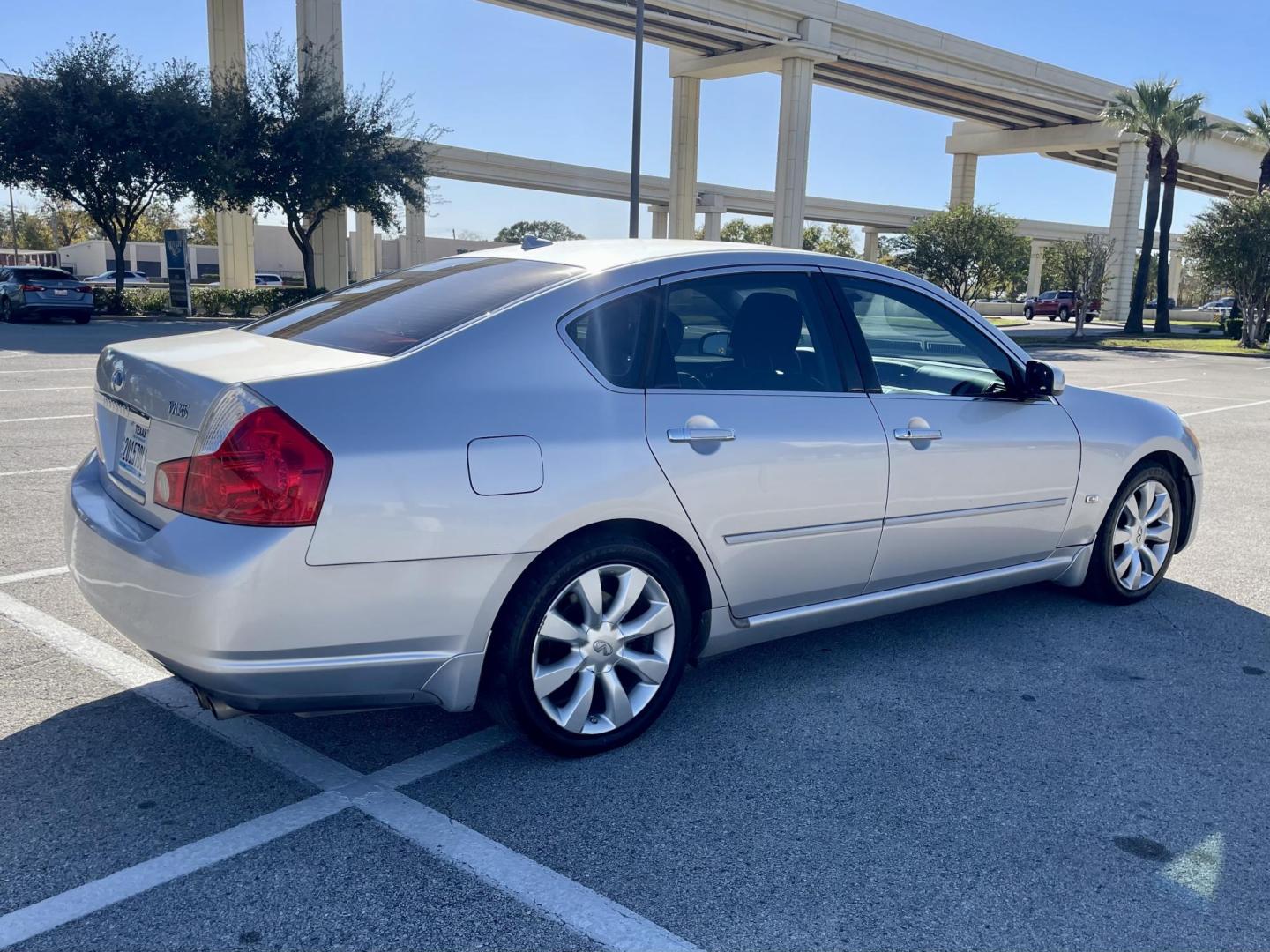 2006 silver Infiniti M 35 Luxury (JNKAY01E86M) with an 3.5L V6 24V DOHC engine, 5-Speed Automatic Overdrive transmission, located at 5005 Telephone Rd., Houston, TX, 77087, (713) 641-0980, 29.690666, -95.298683 - Photo#2