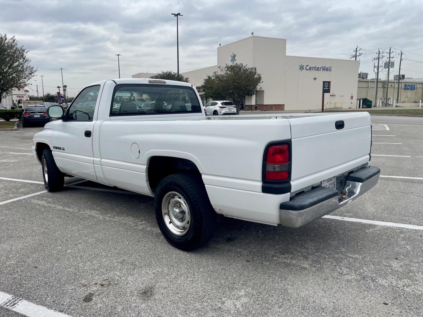 2000 white Dodge Ram 1500 Reg. Cab Long Bed 2WD (1B7HC16XXYS) with an 3.9L V6 OHV 12V engine, located at 5005 Telephone Rd., Houston, TX, 77087, (713) 641-0980, 29.690666, -95.298683 - Photo#1