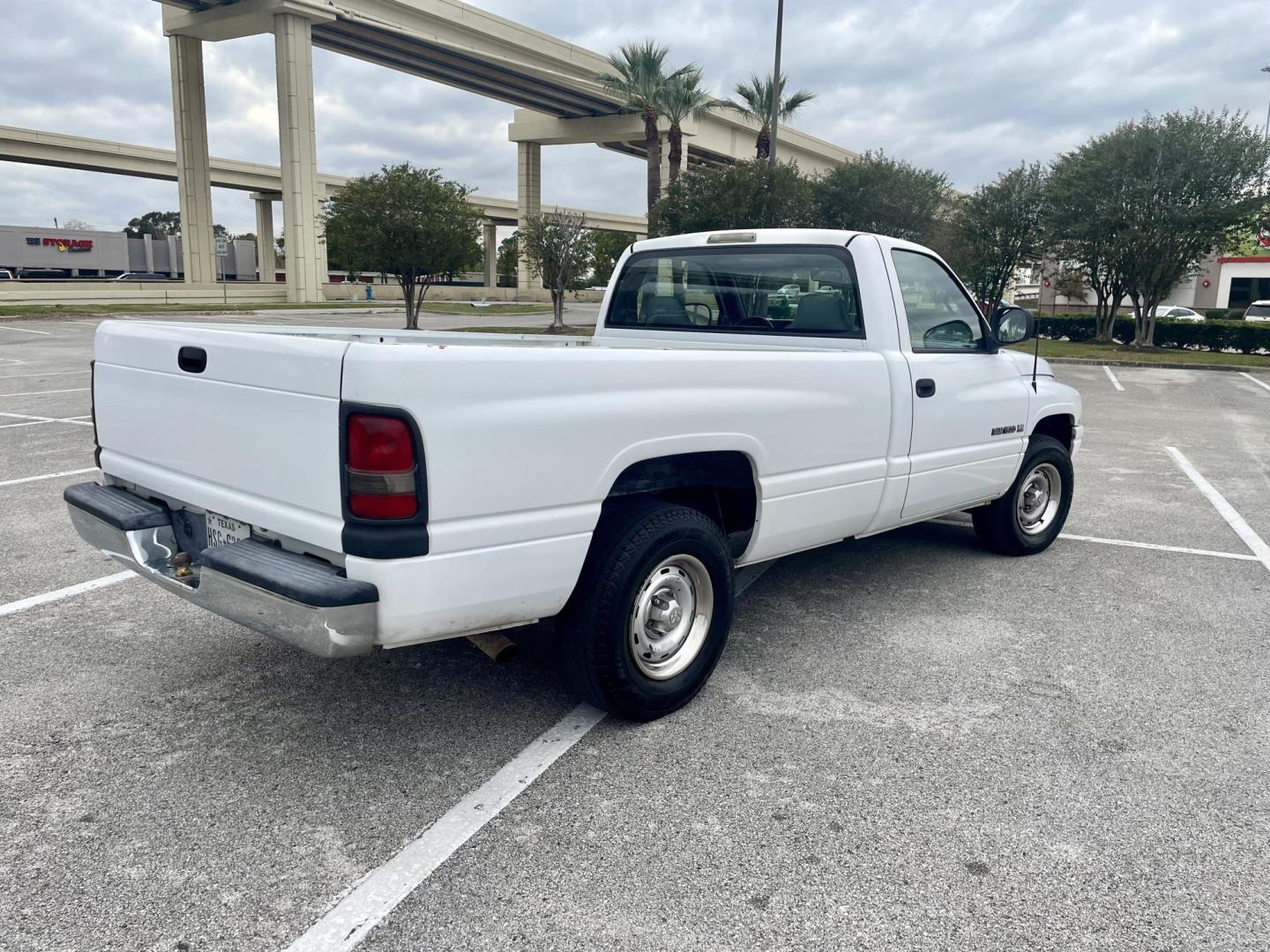 2000 white Dodge Ram 1500 Reg. Cab Long Bed 2WD (1B7HC16XXYS) with an 3.9L V6 OHV 12V engine, located at 5005 Telephone Rd., Houston, TX, 77087, (713) 641-0980, 29.690666, -95.298683 - Photo#2