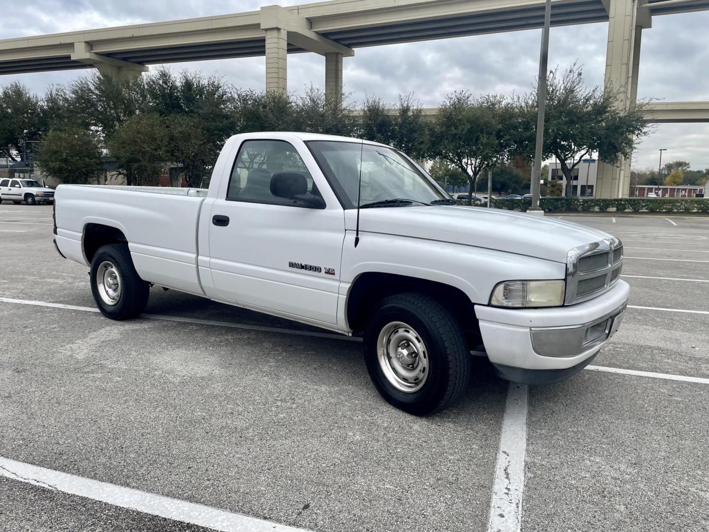 2000 white Dodge Ram 1500 Reg. Cab Long Bed 2WD (1B7HC16XXYS) with an 3.9L V6 OHV 12V engine, located at 5005 Telephone Rd., Houston, TX, 77087, (713) 641-0980, 29.690666, -95.298683 - Photo#3
