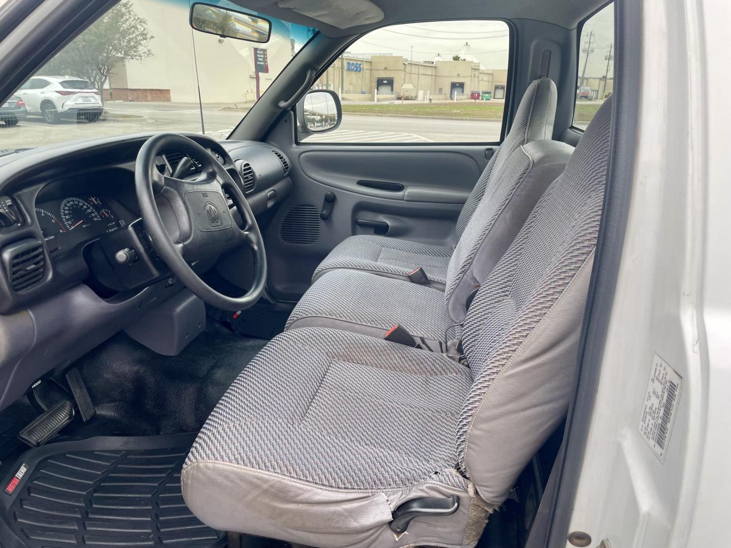 2000 white Dodge Ram 1500 Reg. Cab Long Bed 2WD (1B7HC16XXYS) with an 3.9L V6 OHV 12V engine, located at 5005 Telephone Rd., Houston, TX, 77087, (713) 641-0980, 29.690666, -95.298683 - Photo#4