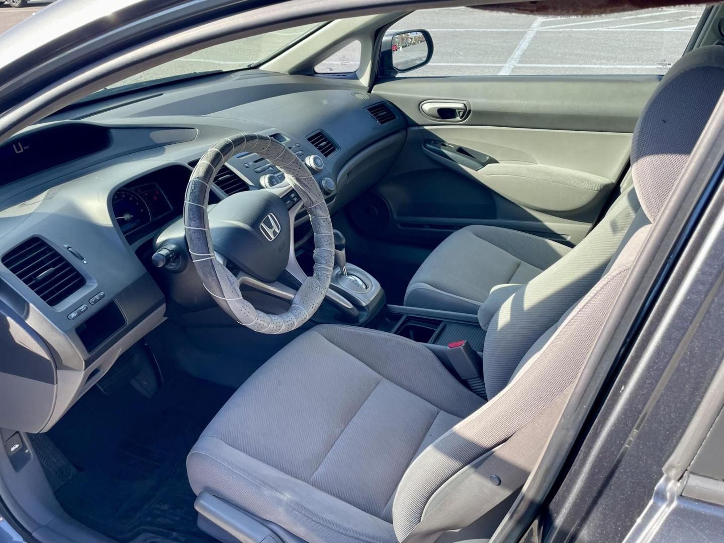 2009 Gray Honda Civic LX Sedan 5-Speed AT (19XFA16529E) with an 1.8L L4 SOHC 16V engine, 5-Speed Automatic Overdrive transmission, located at 5005 Telephone Rd., Houston, TX, 77087, (713) 641-0980, 29.690666, -95.298683 - Photo#4