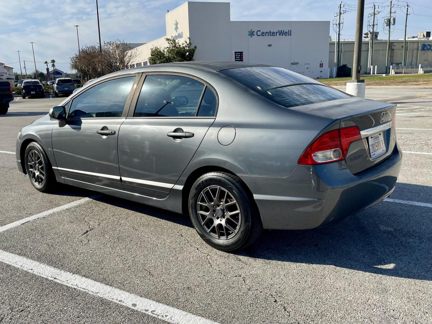 2009 Gray Honda Civic LX Sedan 5-Speed AT (19XFA16529E) with an 1.8L L4 SOHC 16V engine, 5-Speed Automatic Overdrive transmission, located at 5005 Telephone Rd., Houston, TX, 77087, (713) 641-0980, 29.690666, -95.298683 - Photo#1