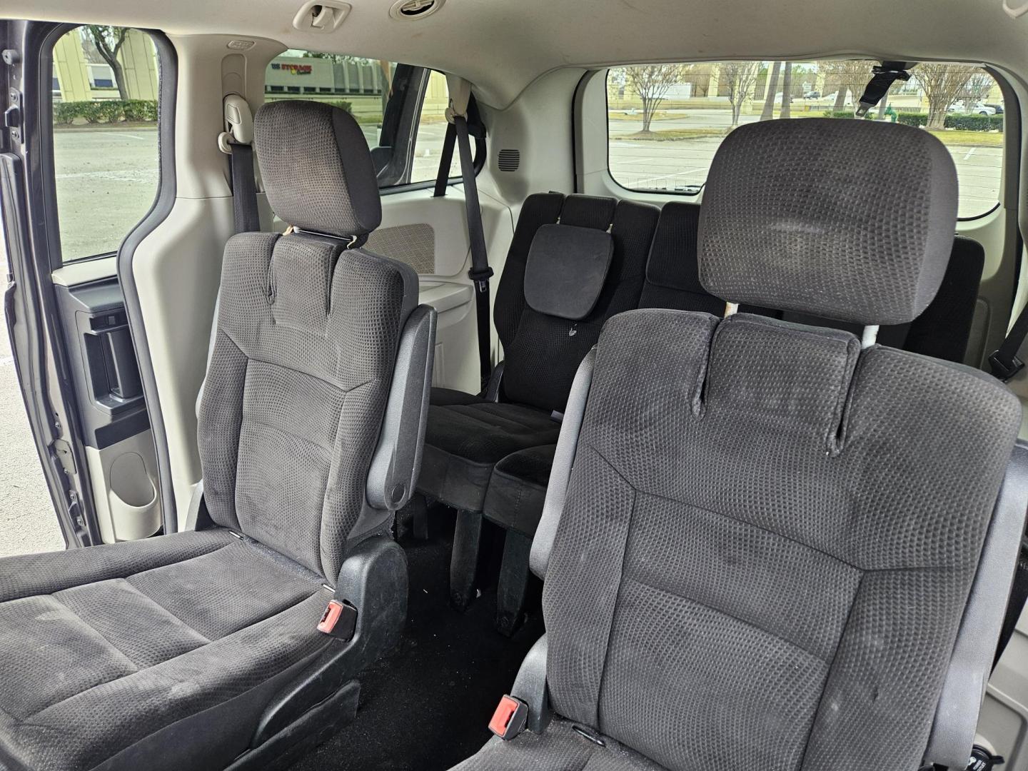 2018 Gray Dodge Grand Caravan SE (2C4RDGBG9JR) with an 3.6L V6 DOHC 24V engine, 6A transmission, located at 5005 Telephone Rd., Houston, TX, 77087, (713) 641-0980, 29.690666, -95.298683 - Photo#7