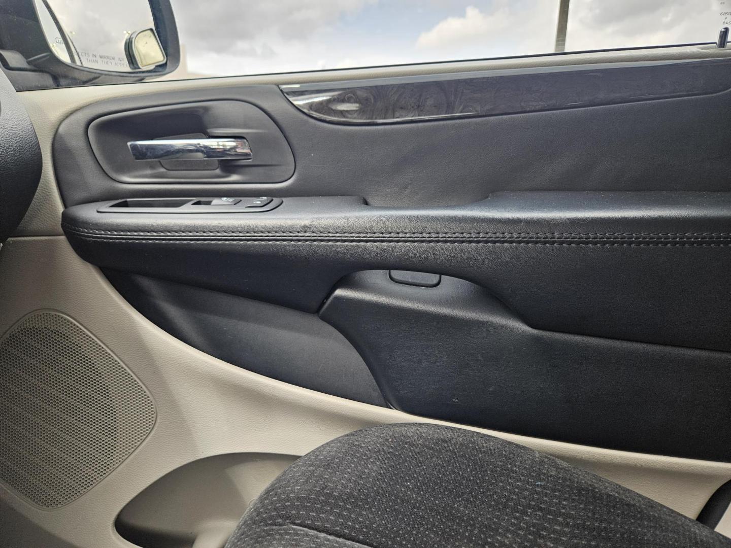 2018 Gray Dodge Grand Caravan SE (2C4RDGBG9JR) with an 3.6L V6 DOHC 24V engine, 6A transmission, located at 5005 Telephone Rd., Houston, TX, 77087, (713) 641-0980, 29.690666, -95.298683 - Photo#8