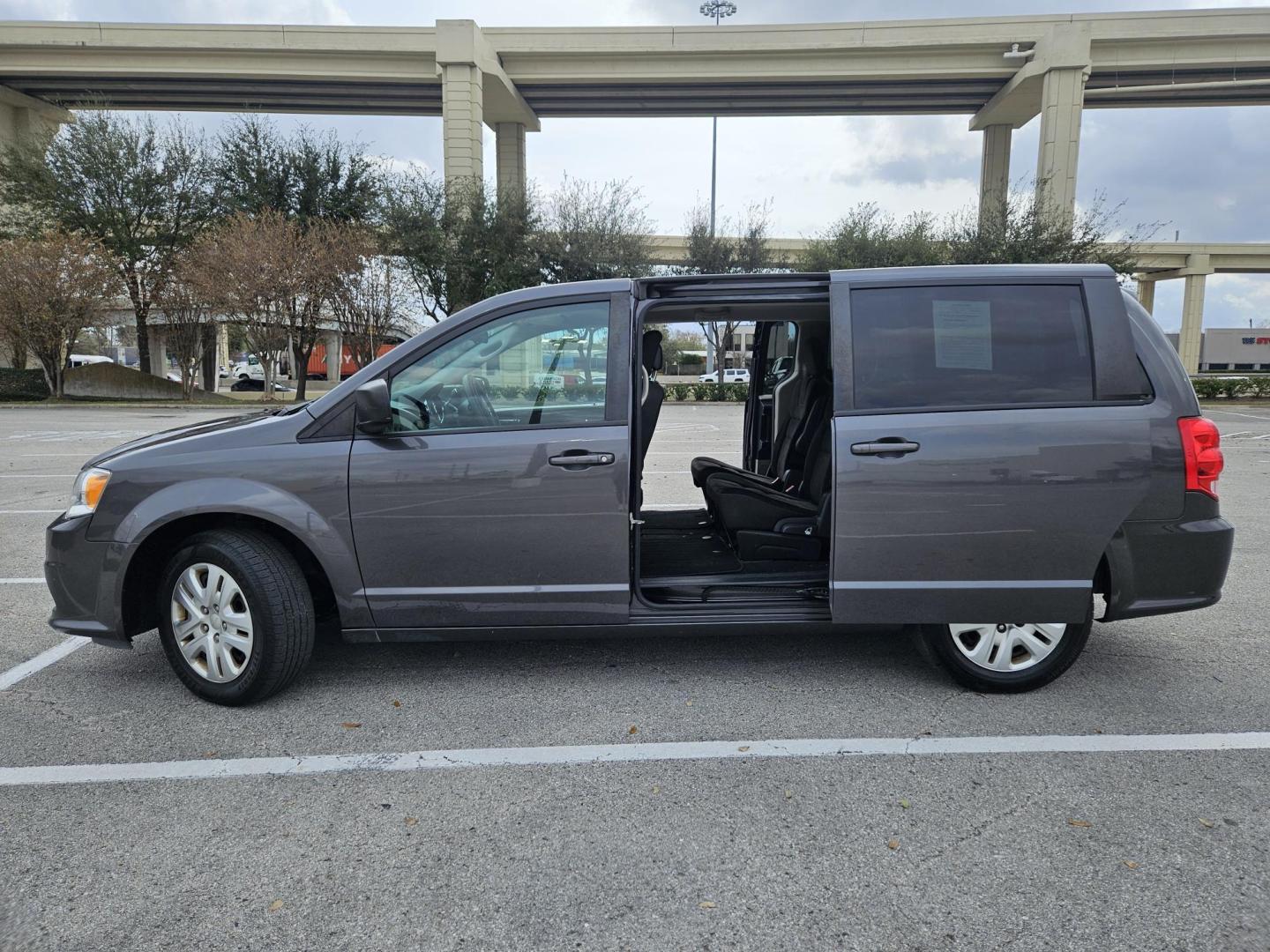 2018 Gray Dodge Grand Caravan SE (2C4RDGBG9JR) with an 3.6L V6 DOHC 24V engine, 6A transmission, located at 5005 Telephone Rd., Houston, TX, 77087, (713) 641-0980, 29.690666, -95.298683 - Photo#3