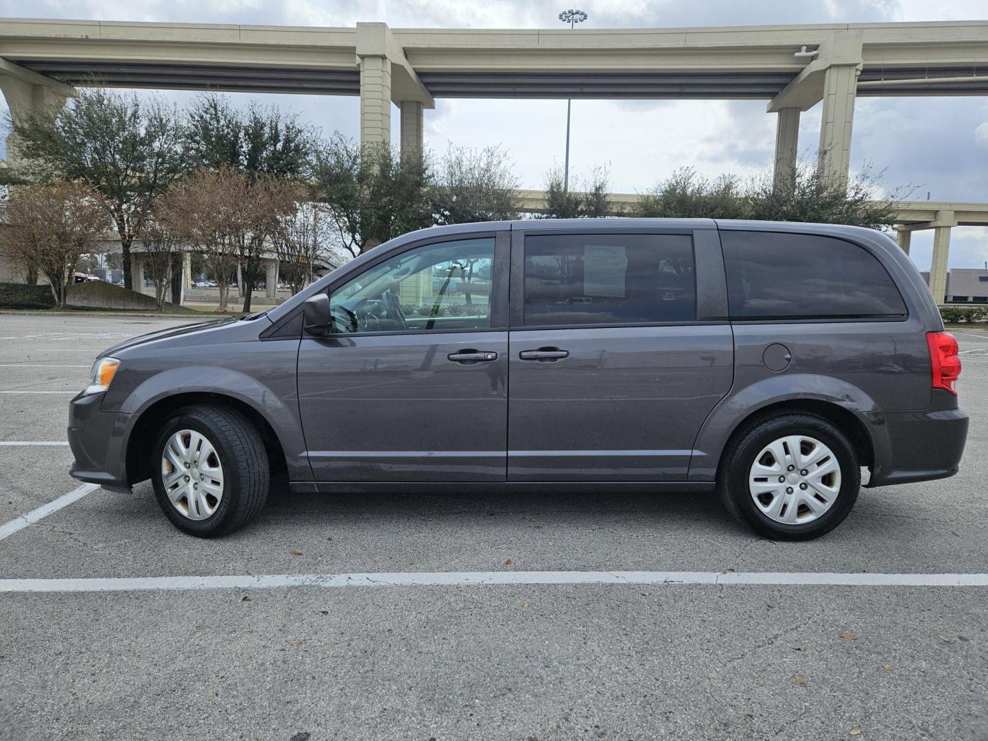 2018 Gray Dodge Grand Caravan SE (2C4RDGBG9JR) with an 3.6L V6 DOHC 24V engine, 6A transmission, located at 5005 Telephone Rd., Houston, TX, 77087, (713) 641-0980, 29.690666, -95.298683 - Photo#2