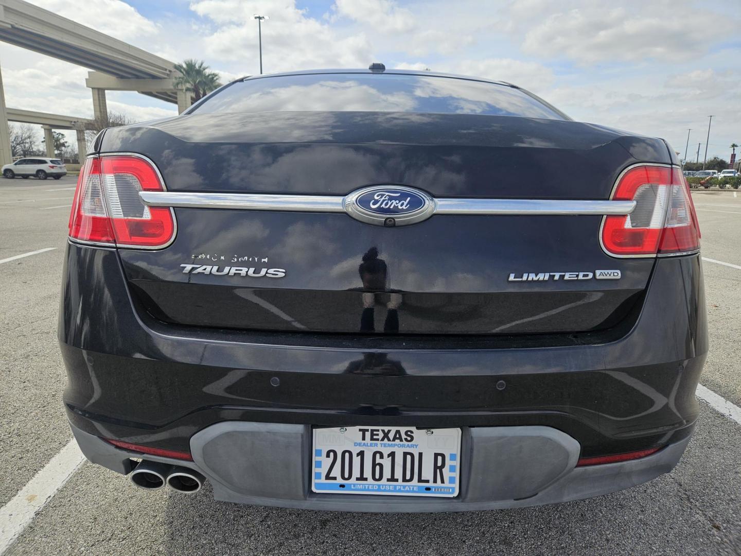 2012 Black Ford Taurus Limited AWD (1FAHP2JW1CG) with an 3.5L V6 DOHC 24V engine, 6-Speed Automatic transmission, located at 5005 Telephone Rd., Houston, TX, 77087, (713) 641-0980, 29.690666, -95.298683 - Photo#4