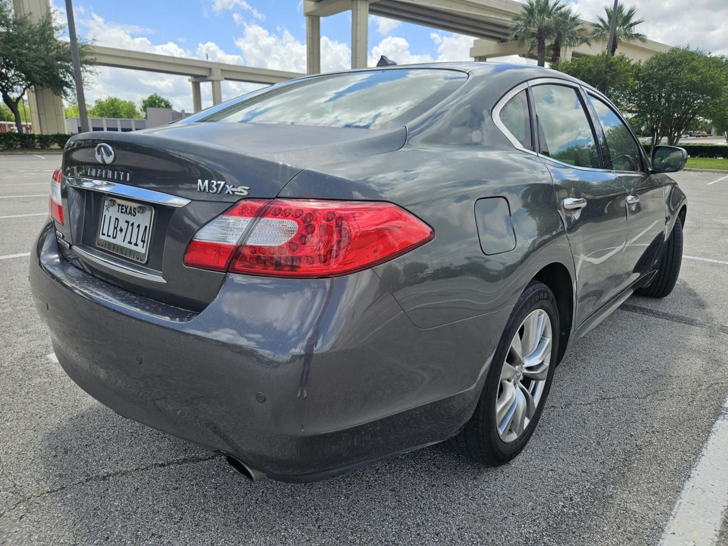 2013 Gray Infiniti M 37x (JN1BY1AR7DM) with an 3.7L V6 DOHC 24V engine, 7-Speed Automatic transmission, located at 5005 Telephone Rd., Houston, TX, 77087, (713) 641-0980, 29.690666, -95.298683 - Photo#2