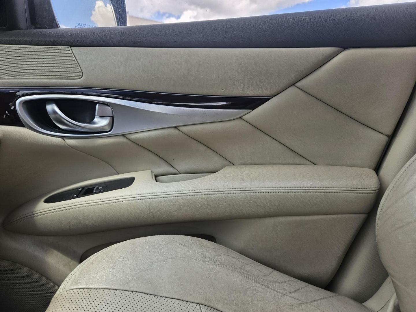 2013 Gray Infiniti M 37x (JN1BY1AR7DM) with an 3.7L V6 DOHC 24V engine, 7-Speed Automatic transmission, located at 5005 Telephone Rd., Houston, TX, 77087, (713) 641-0980, 29.690666, -95.298683 - Photo#6