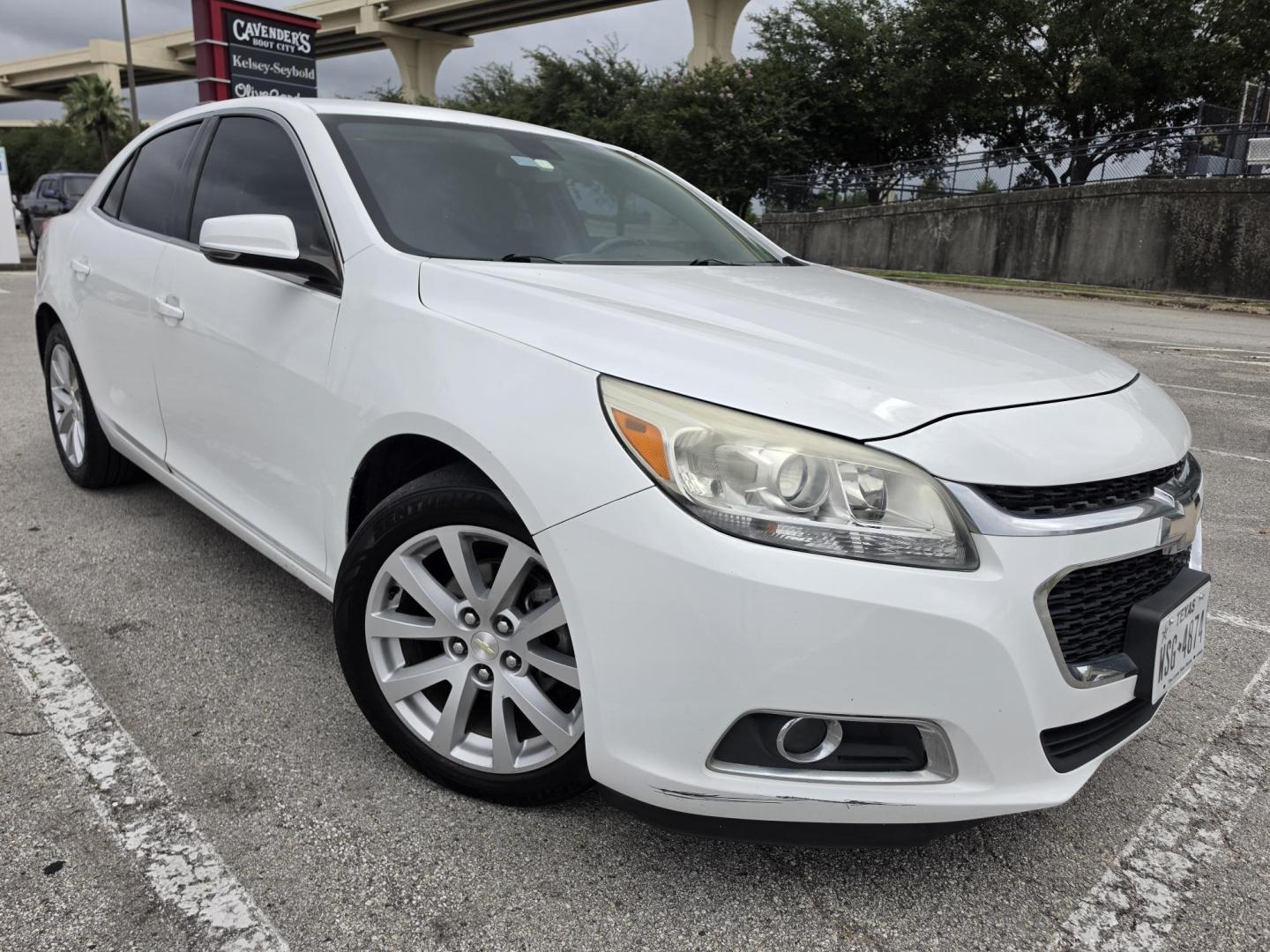 2014 white Chevrolet Malibu 2LT (1G11E5SL5EF) with an 2.5L L4 DOHC 16V engine, 6-Speed Automatic transmission, located at 5005 Telephone Rd., Houston, TX, 77087, (713) 641-0980, 29.690666, -95.298683 - Photo#3