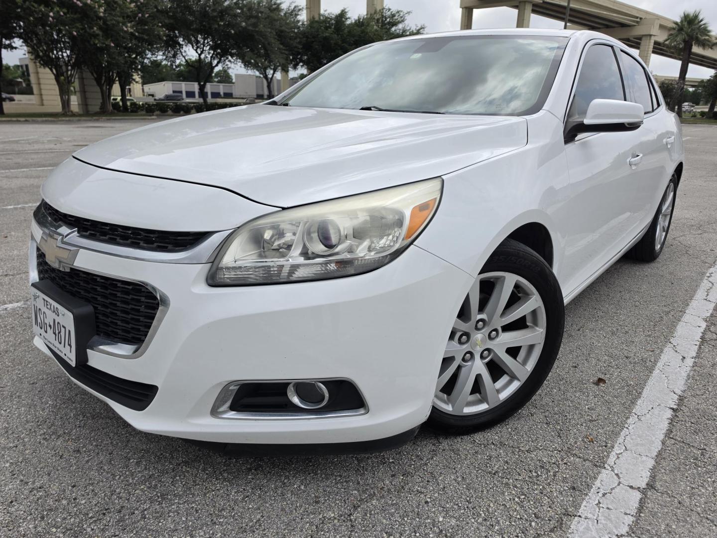 2014 white Chevrolet Malibu 2LT (1G11E5SL5EF) with an 2.5L L4 DOHC 16V engine, 6-Speed Automatic transmission, located at 5005 Telephone Rd., Houston, TX, 77087, (713) 641-0980, 29.690666, -95.298683 - Photo#0