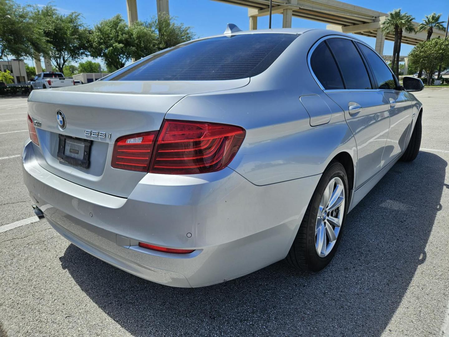 2016 silver BMW 5-Series 528i xDrive (WBA5A7C56GG) with an 3.0L L6 DOHC 24V engine, 8A transmission, located at 5005 Telephone Rd., Houston, TX, 77087, (713) 641-0980, 29.690666, -95.298683 - Photo#2