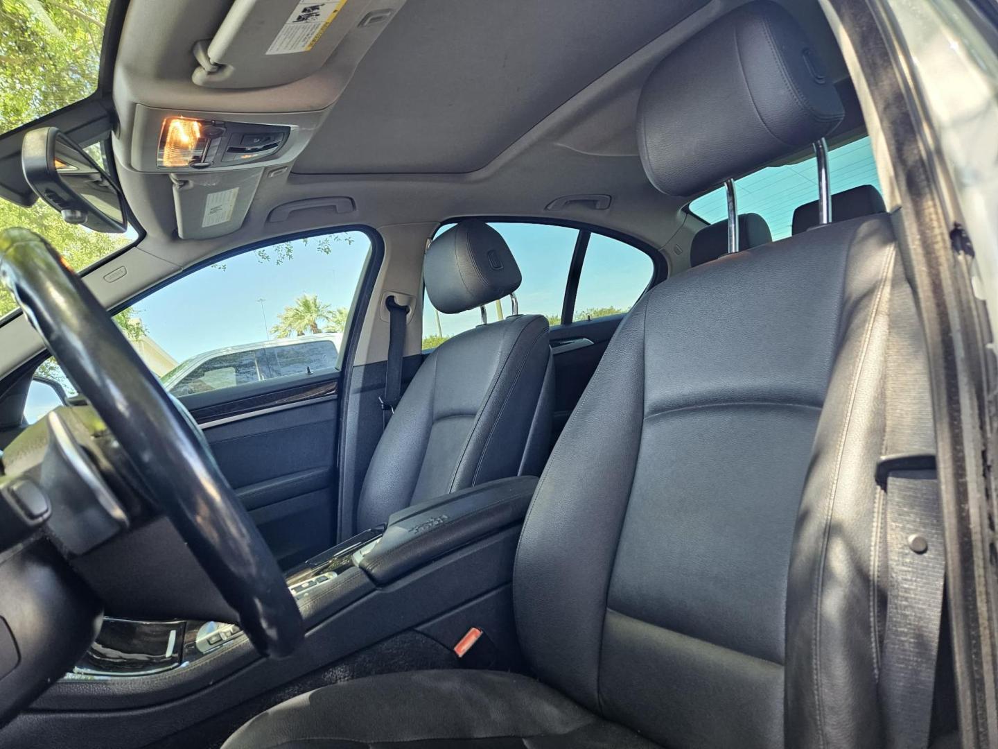 2016 silver BMW 5-Series 528i xDrive (WBA5A7C56GG) with an 3.0L L6 DOHC 24V engine, 8A transmission, located at 5005 Telephone Rd., Houston, TX, 77087, (713) 641-0980, 29.690666, -95.298683 - Photo#4