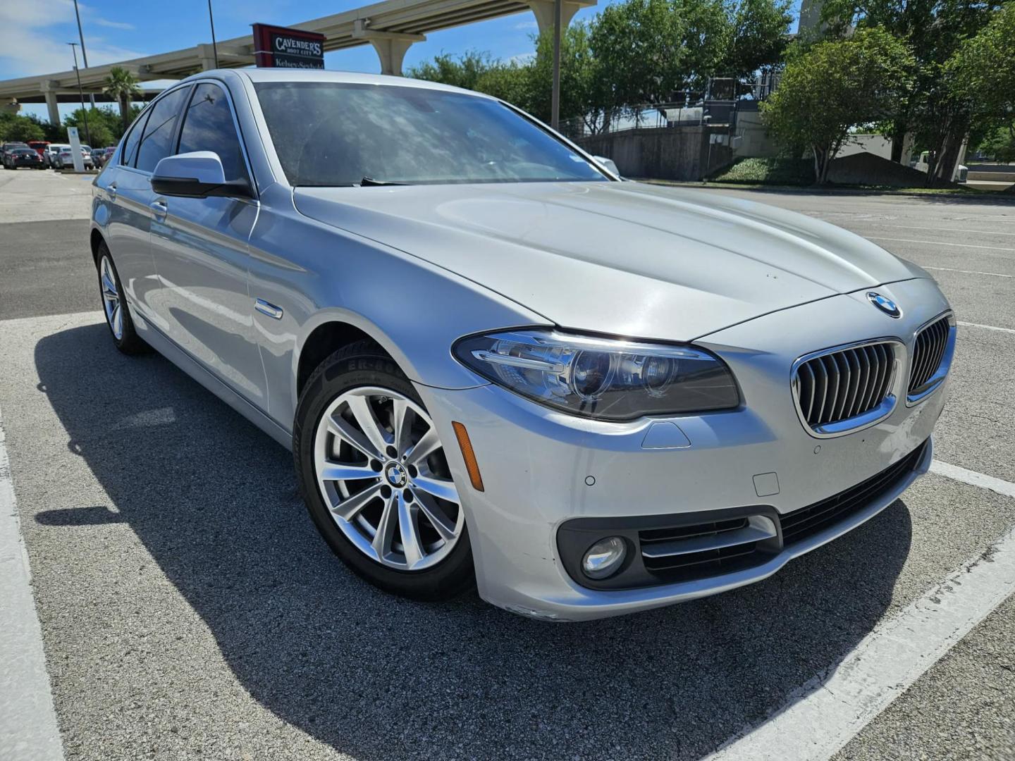 2016 silver BMW 5-Series 528i xDrive (WBA5A7C56GG) with an 3.0L L6 DOHC 24V engine, 8A transmission, located at 5005 Telephone Rd., Houston, TX, 77087, (713) 641-0980, 29.690666, -95.298683 - Photo#3