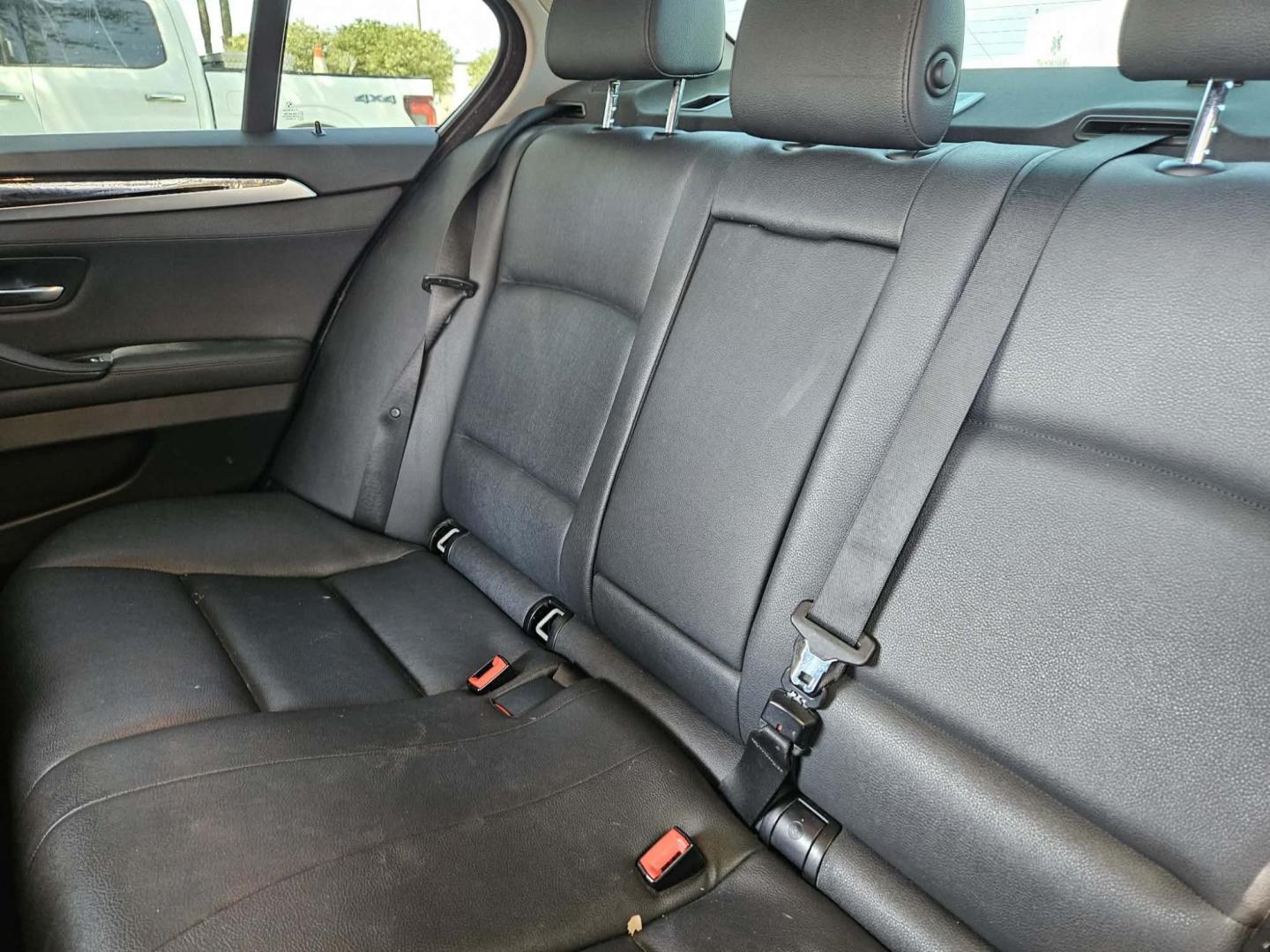 2016 silver BMW 5-Series 528i xDrive (WBA5A7C56GG) with an 3.0L L6 DOHC 24V engine, 8A transmission, located at 5005 Telephone Rd., Houston, TX, 77087, (713) 641-0980, 29.690666, -95.298683 - Photo#5