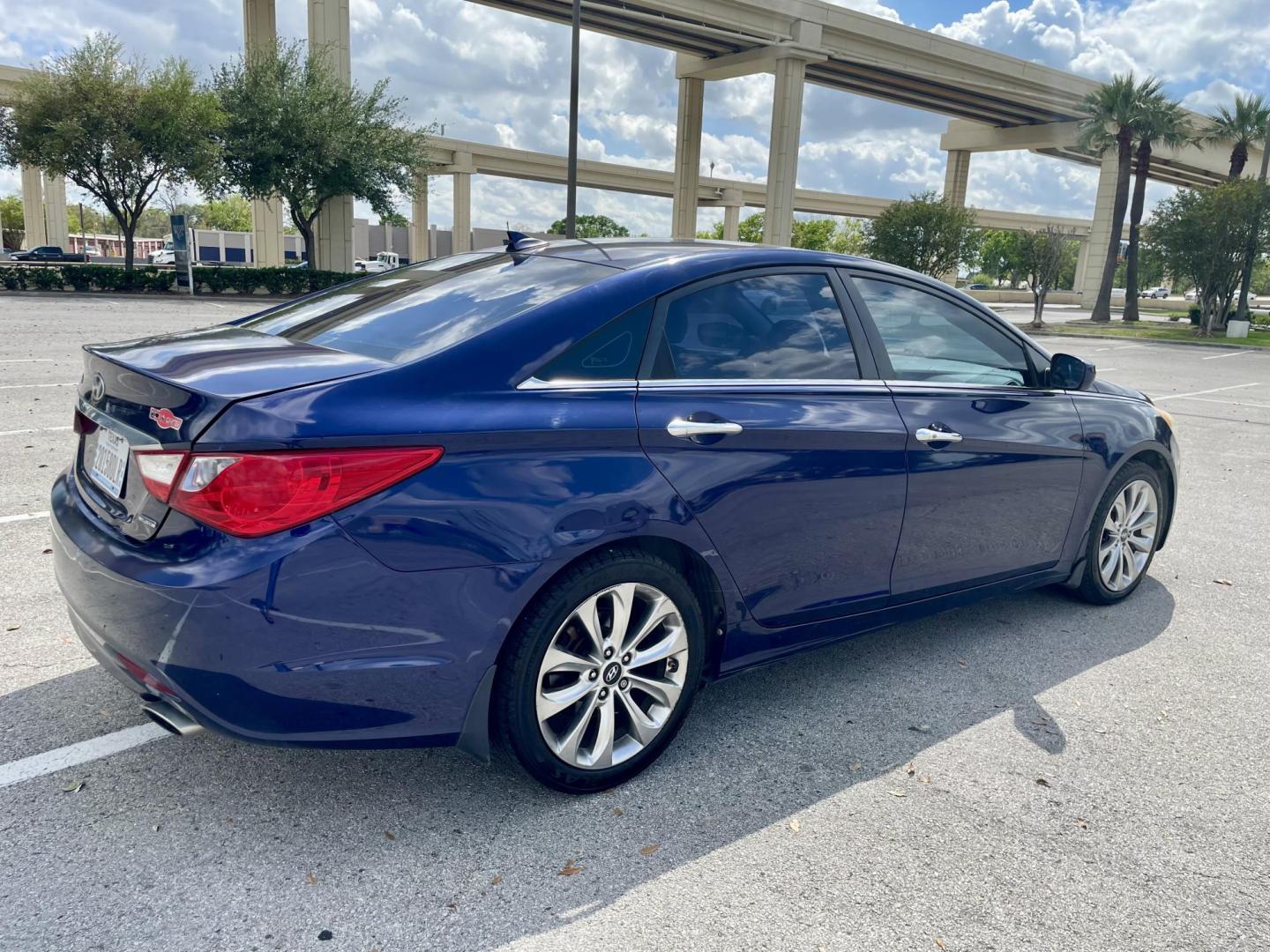 2013 Blue Hyundai Sonata Limited Auto (5NPEC4AC4DH) with an 2.4L L4 DOHC 16V engine, 6-Speed Automatic transmission, located at 5005 Telephone Rd., Houston, TX, 77087, (713) 641-0980, 29.690666, -95.298683 - Photo#2