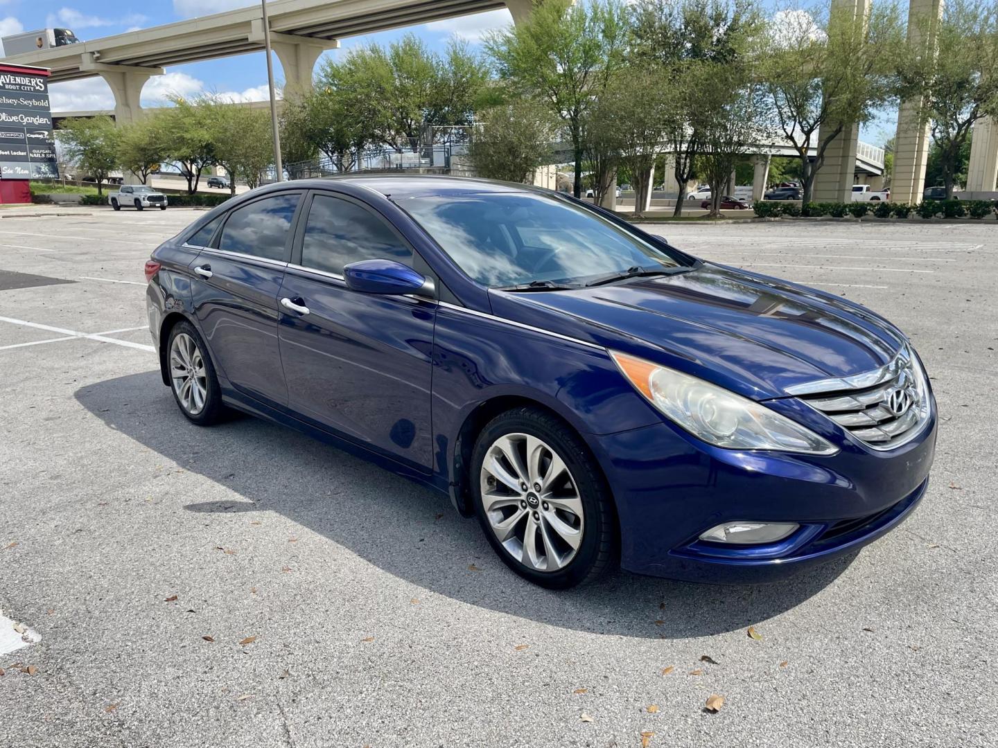 2013 Blue Hyundai Sonata Limited Auto (5NPEC4AC4DH) with an 2.4L L4 DOHC 16V engine, 6-Speed Automatic transmission, located at 5005 Telephone Rd., Houston, TX, 77087, (713) 641-0980, 29.690666, -95.298683 - Photo#3