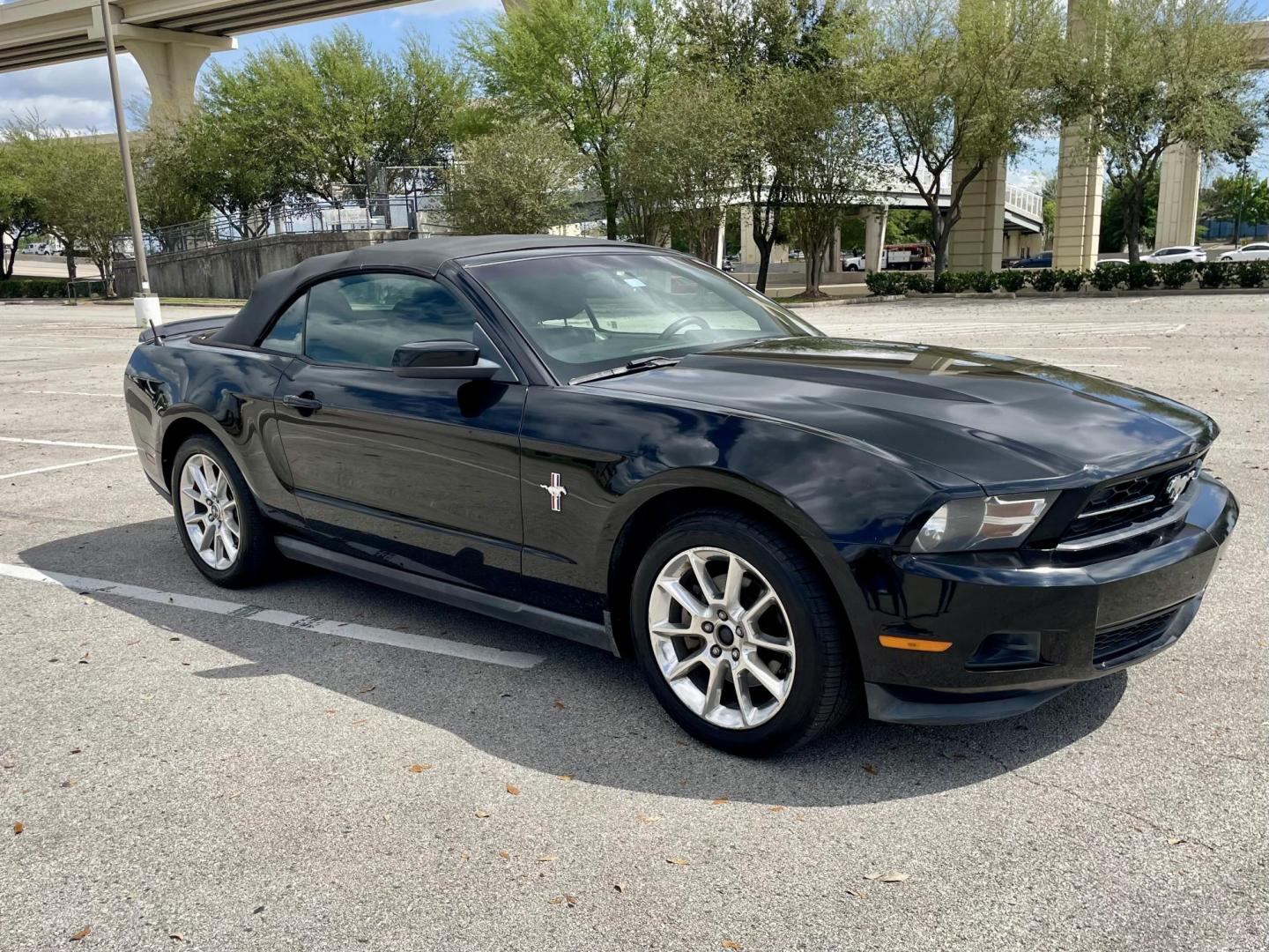 2011 Black Ford Mustang V6 Convertible (1ZVBP8EM6B5) with an 3.7L V6 DOHC 24V engine, located at 5005 Telephone Rd., Houston, TX, 77087, (713) 641-0980, 29.690666, -95.298683 - Photo#3