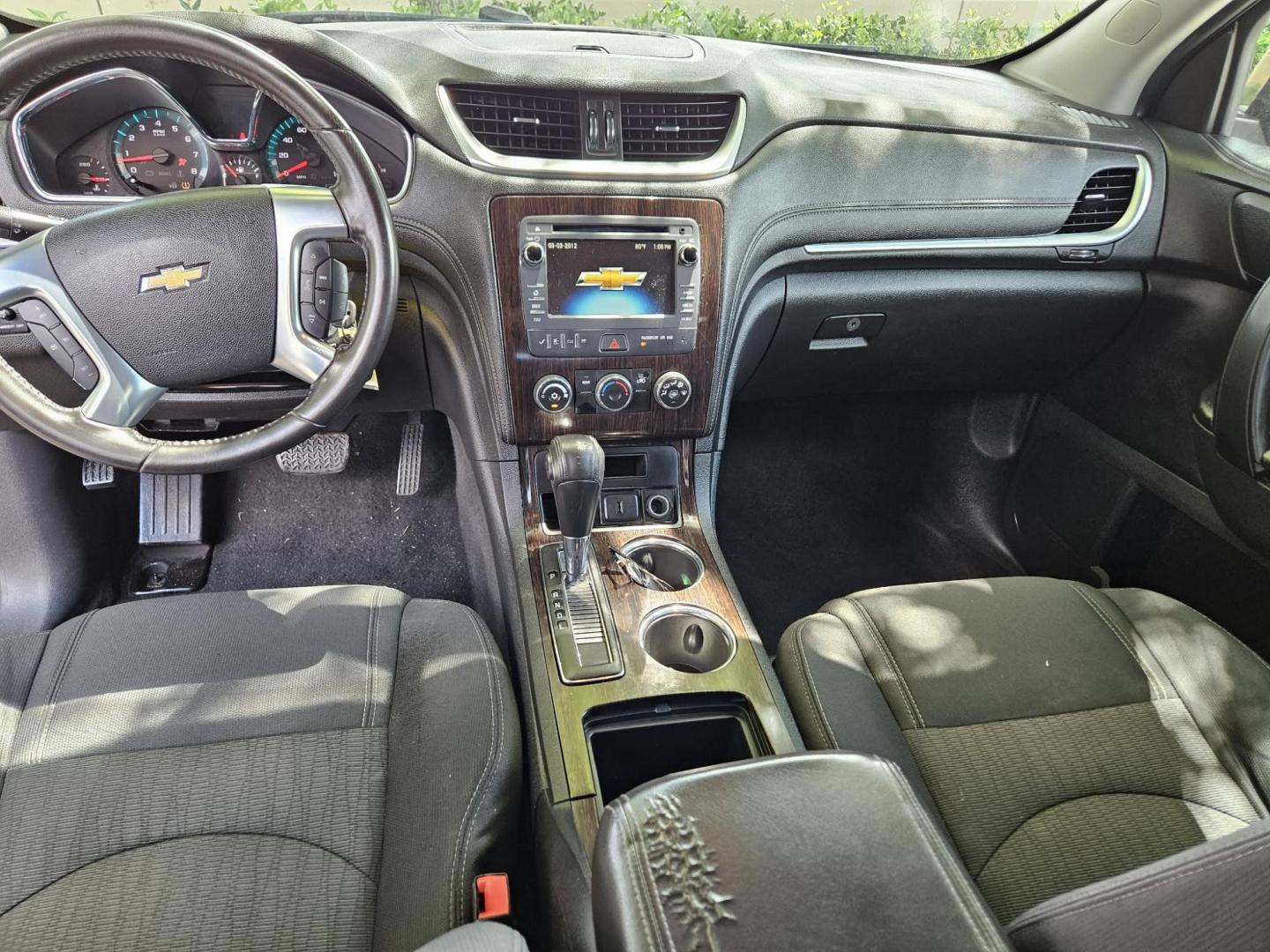 2015 Purple Chevrolet Traverse 1LT FWD (1GNKRGKD2FJ) with an 3.6L V6 DOHC 24V engine, 6-Speed Automatic transmission, located at 5005 Telephone Rd., Houston, TX, 77087, (713) 641-0980, 29.690666, -95.298683 - Photo#4