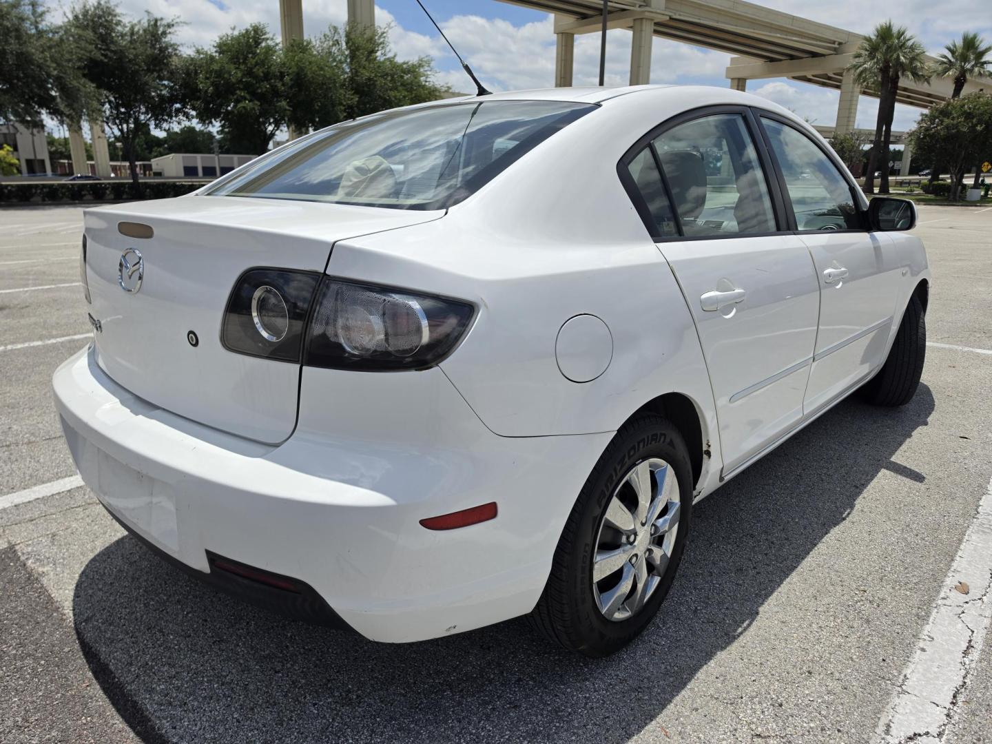 2007 White Mazda MAZDA3 i Sport 4-Door (JM1BK32G871) with an 2.0L L4 DOHC 16V engine, located at 5005 Telephone Rd., Houston, TX, 77087, (713) 641-0980, 29.690666, -95.298683 - Photo#3