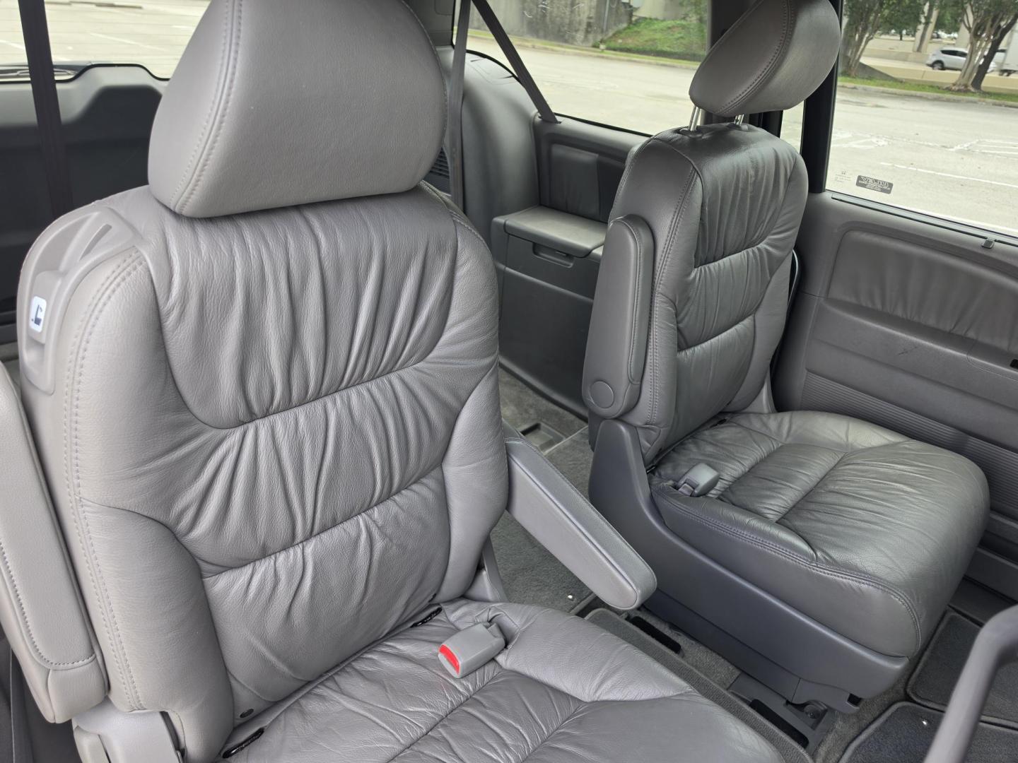 2009 Blue Honda Odyssey EX-L w/ DVD (5FNRL38759B) with an 3.5L V6 SOHC 24V engine, 5-Speed Automatic transmission, located at 5005 Telephone Rd., Houston, TX, 77087, (713) 641-0980, 29.690666, -95.298683 - Photo#5