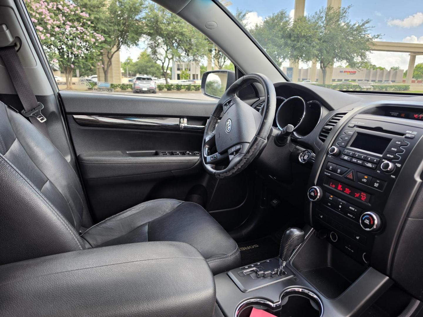 2011 Gray Kia Sorento EX V6 2WD (5XYKU4A23BG) with an 3.5L V6 DOHC 24V engine, 6-Speed Automatic transmission, located at 5005 Telephone Rd., Houston, TX, 77087, (713) 641-0980, 29.690666, -95.298683- Photo#4