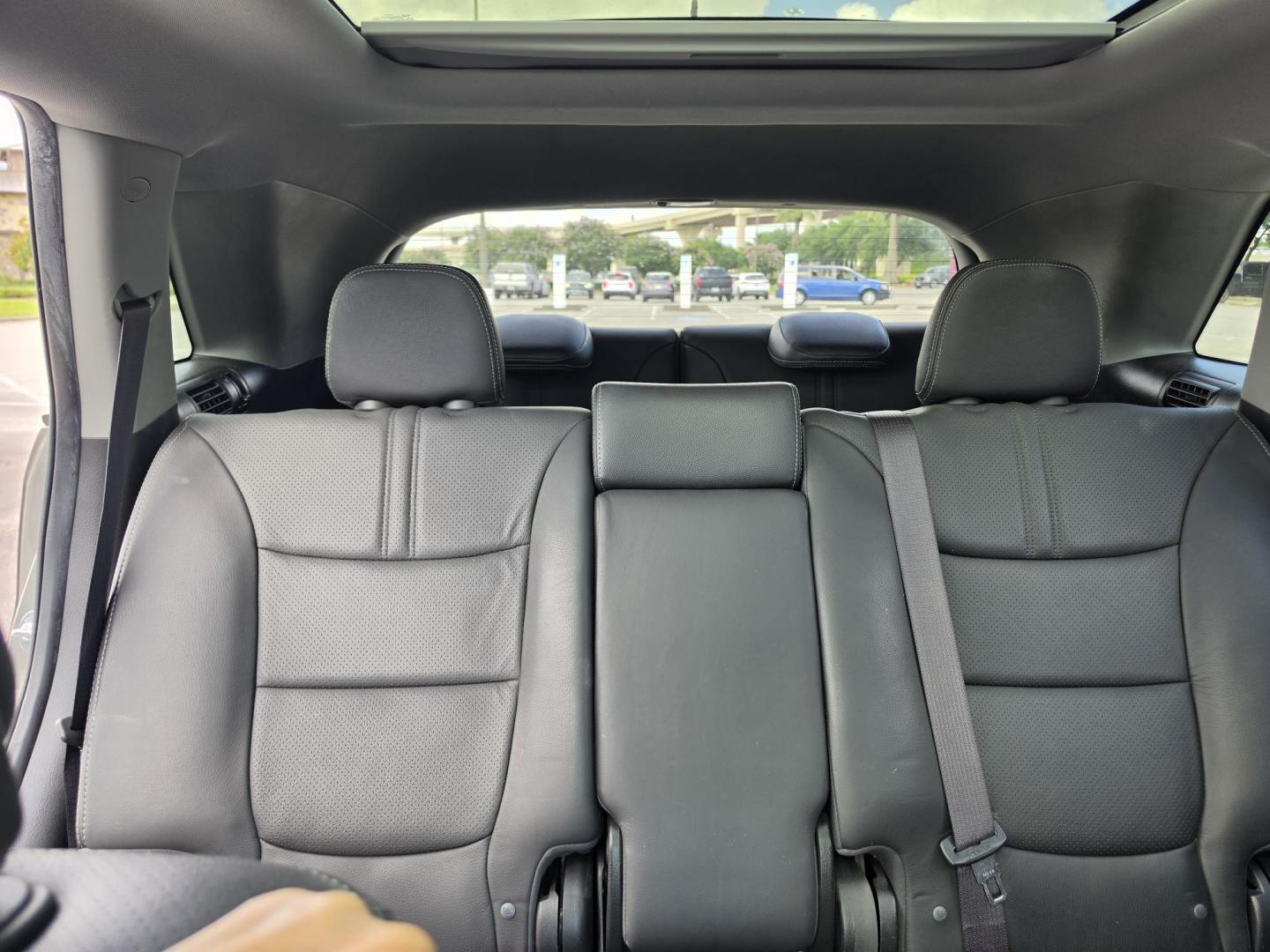2011 Gray Kia Sorento EX V6 2WD (5XYKU4A23BG) with an 3.5L V6 DOHC 24V engine, 6-Speed Automatic transmission, located at 5005 Telephone Rd., Houston, TX, 77087, (713) 641-0980, 29.690666, -95.298683- Photo#6
