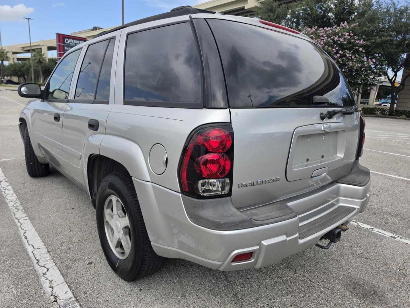 2006 Gray Chevrolet TrailBlazer LS 4WD (1GNDT13SX62) with an 4.2L L6 DOHC 24V engine, 4-Speed Automatic Overdrive transmission, located at 5005 Telephone Rd., Houston, TX, 77087, (713) 641-0980, 29.690666, -95.298683- Photo#3