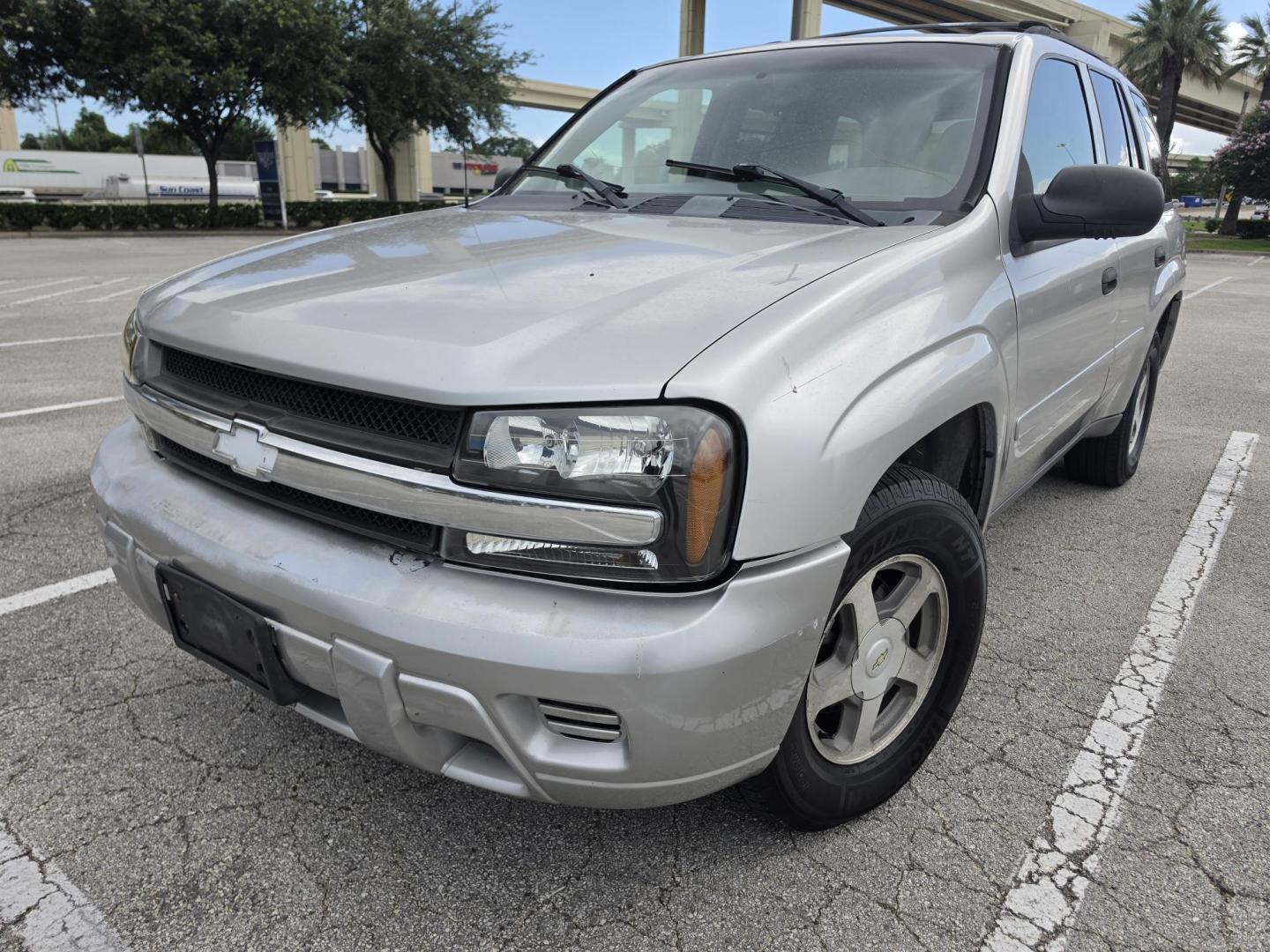 2006 Gray Chevrolet TrailBlazer LS 4WD (1GNDT13SX62) with an 4.2L L6 DOHC 24V engine, 4-Speed Automatic Overdrive transmission, located at 5005 Telephone Rd., Houston, TX, 77087, (713) 641-0980, 29.690666, -95.298683- Photo#0